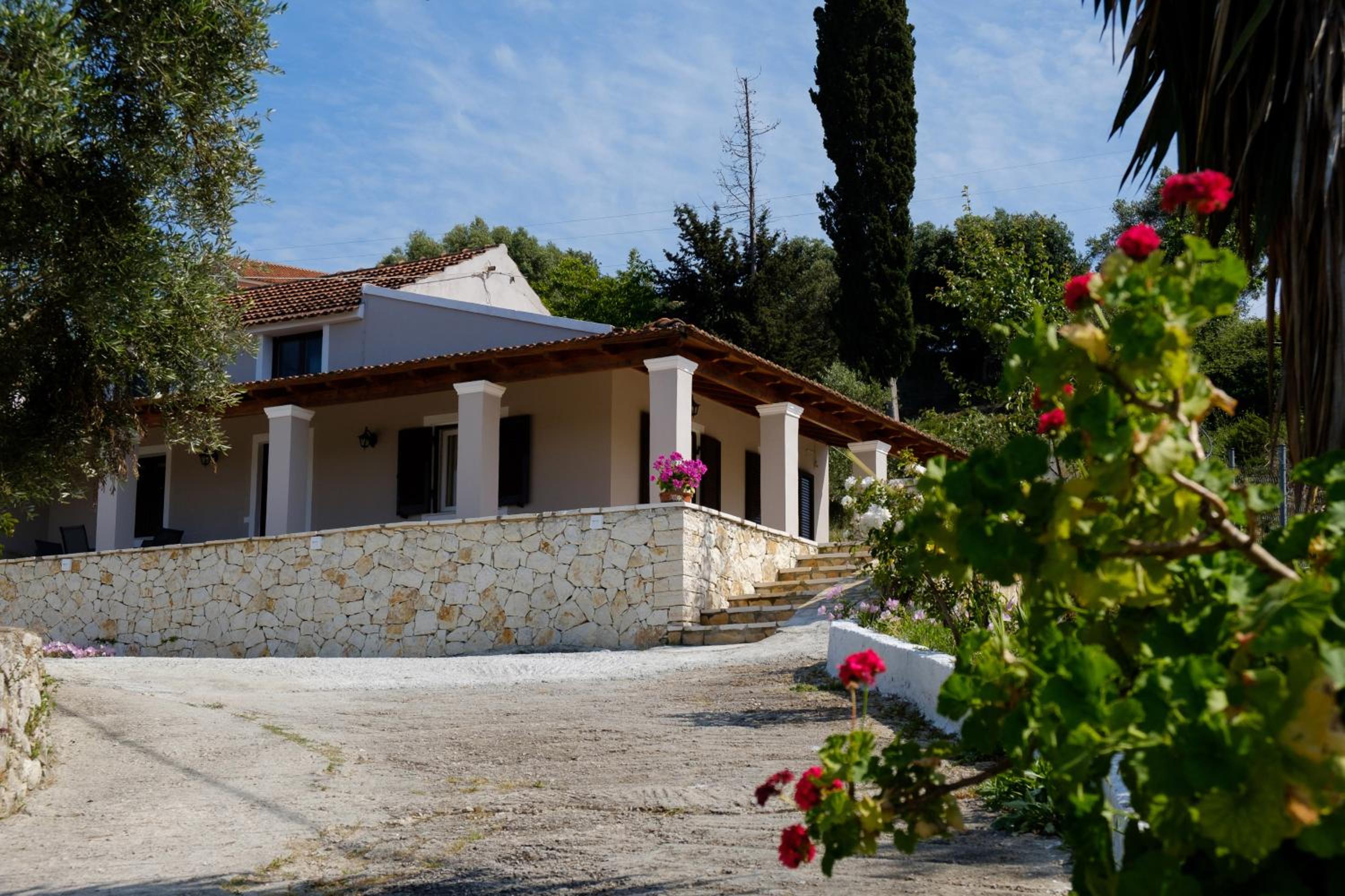 Hotel Astrakeri Sea Side Hill - Image 1