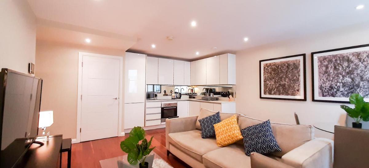 One Bed Serviced Apt near Holborn in Chancery Lane