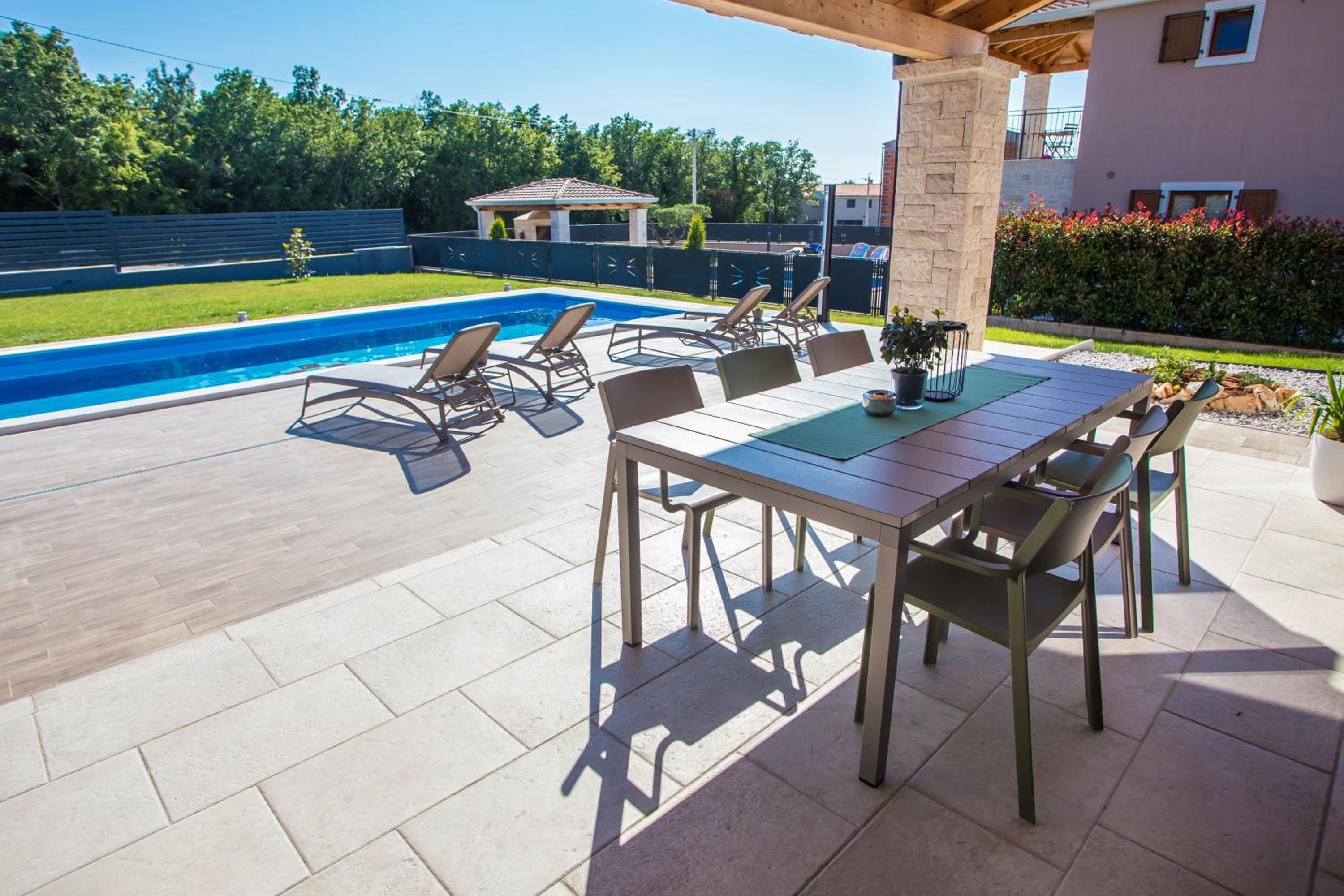 Villa Tiffany with private pool and garden view 5