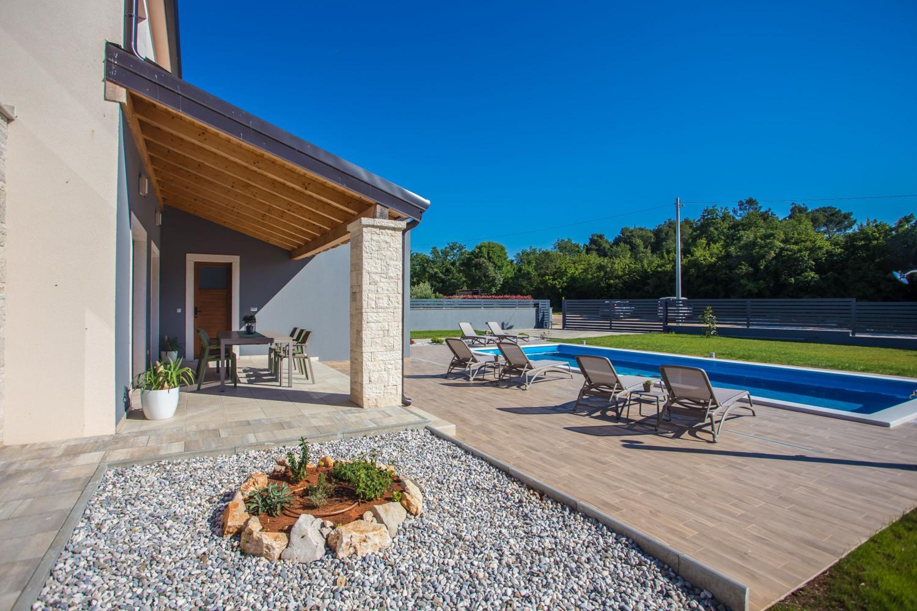 Villa Tiffany with private pool and garden view 2