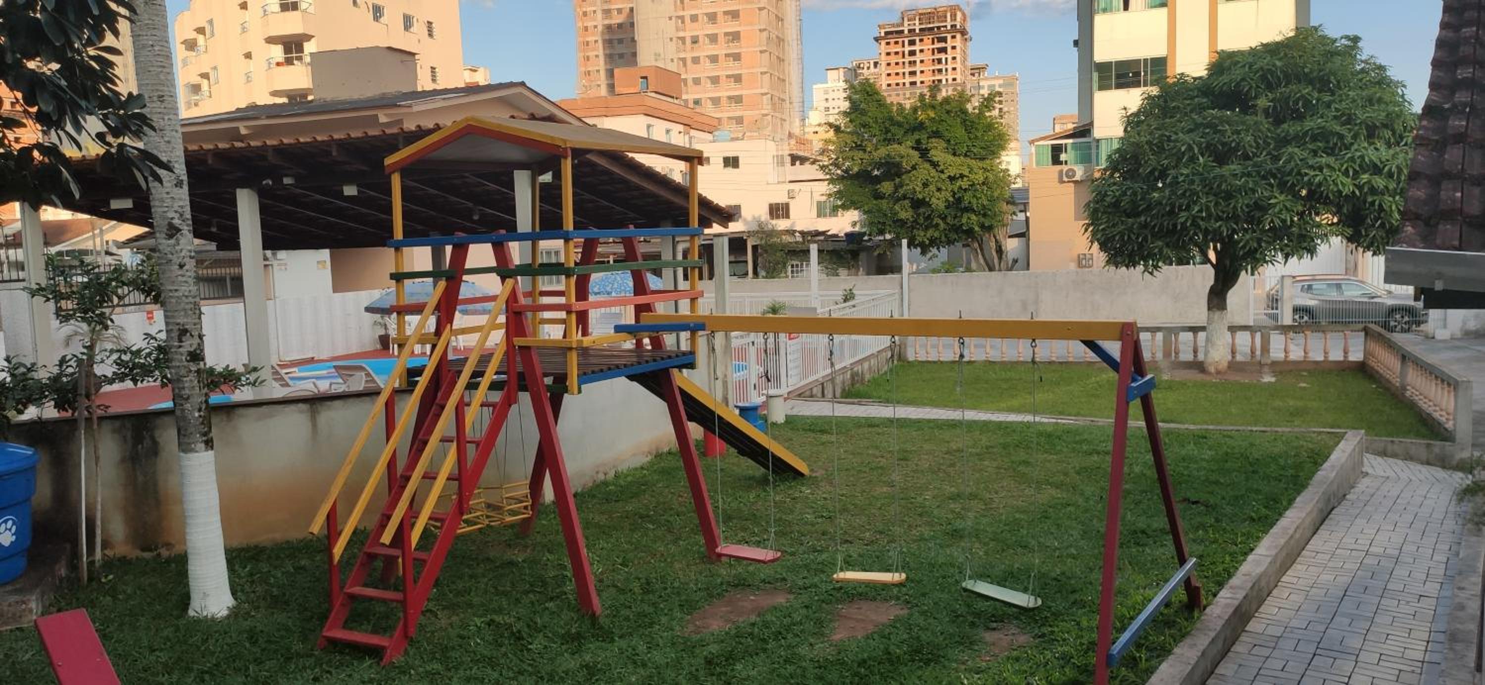 KIT 5 - Estúdio com churrasqueira piscina ar wifI vaga cozinha
