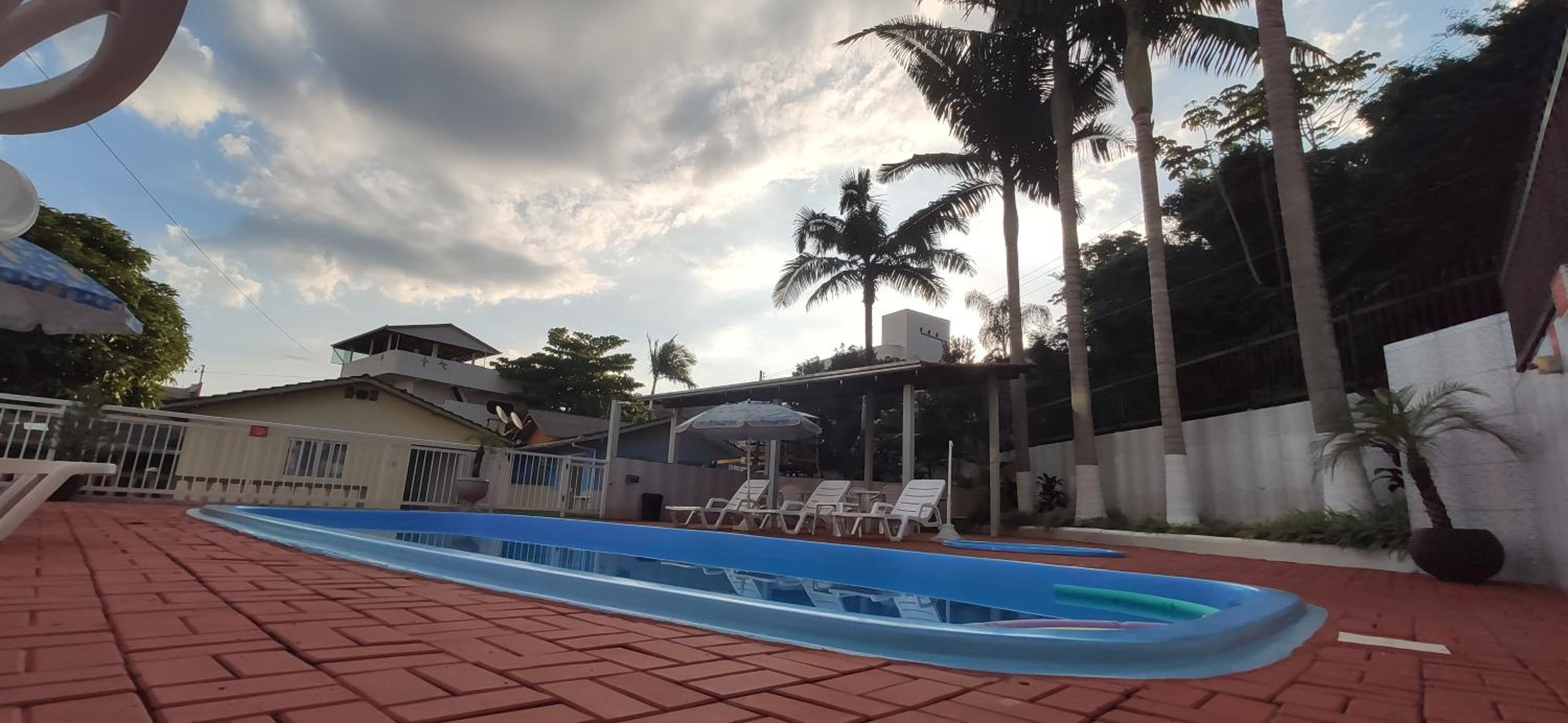 KIT 5 - Estúdio com churrasqueira piscina ar wifI vaga cozinha