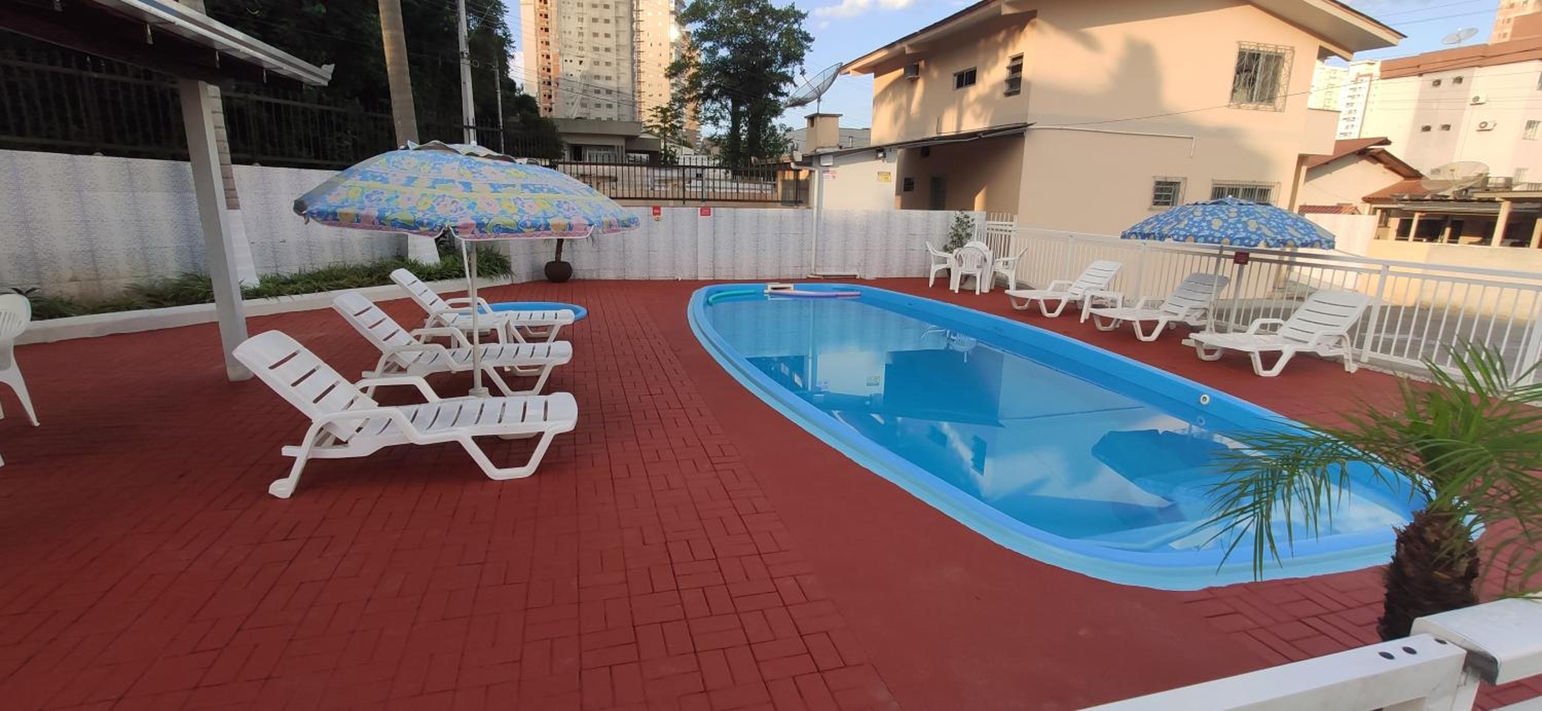 KIT 5 - Estúdio com churrasqueira piscina ar wifI vaga cozinha