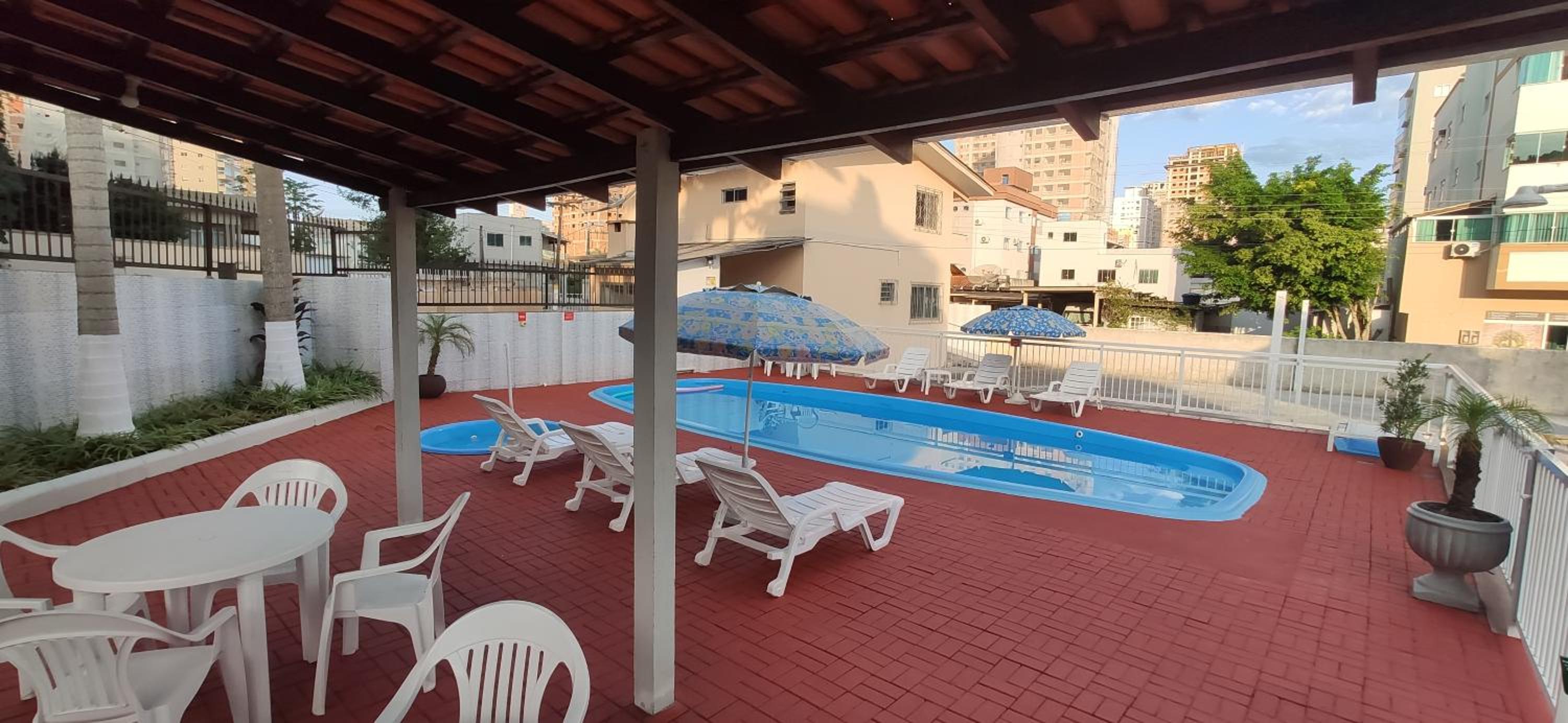 KIT 5 - Estúdio com churrasqueira piscina ar wifI vaga cozinha