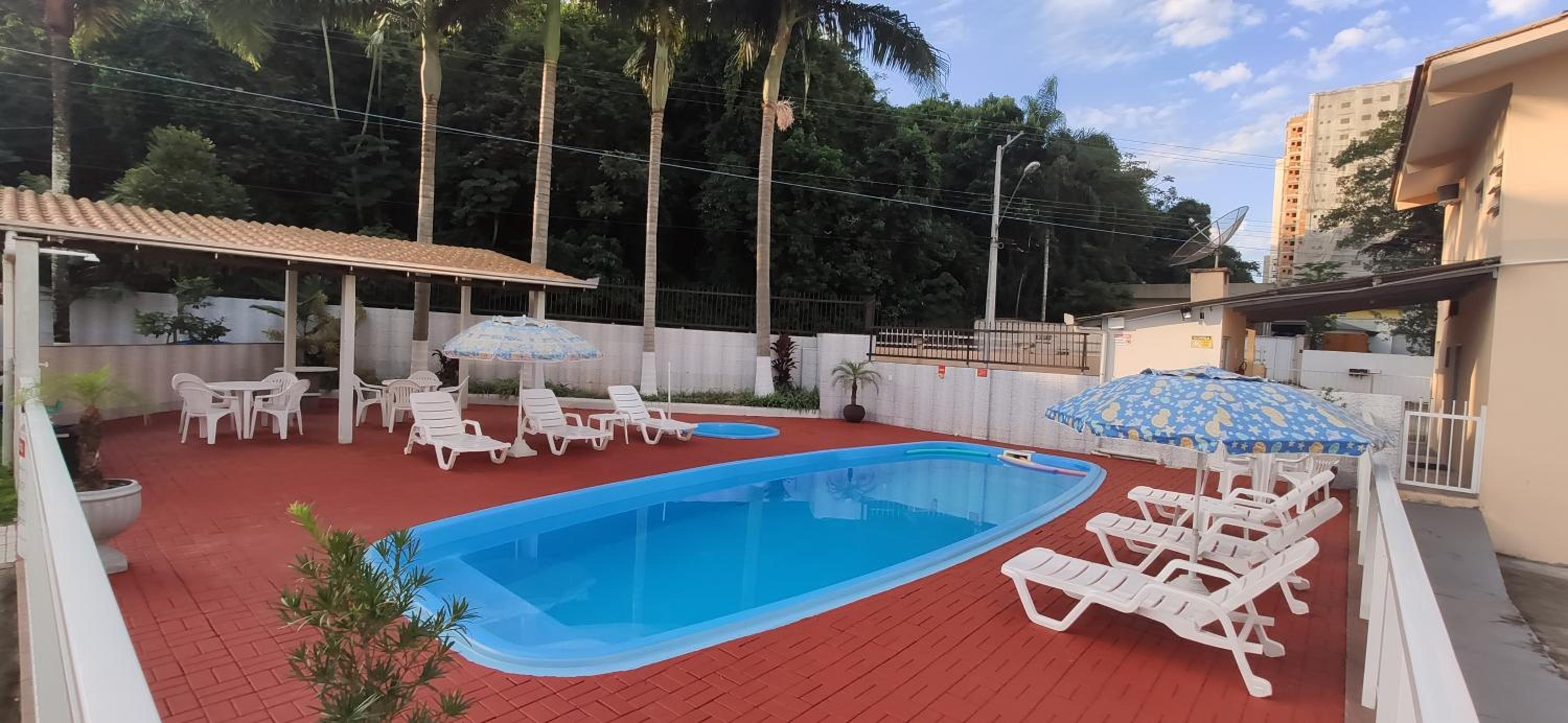 KIT 5 - Estúdio com churrasqueira piscina ar wifI vaga cozinha