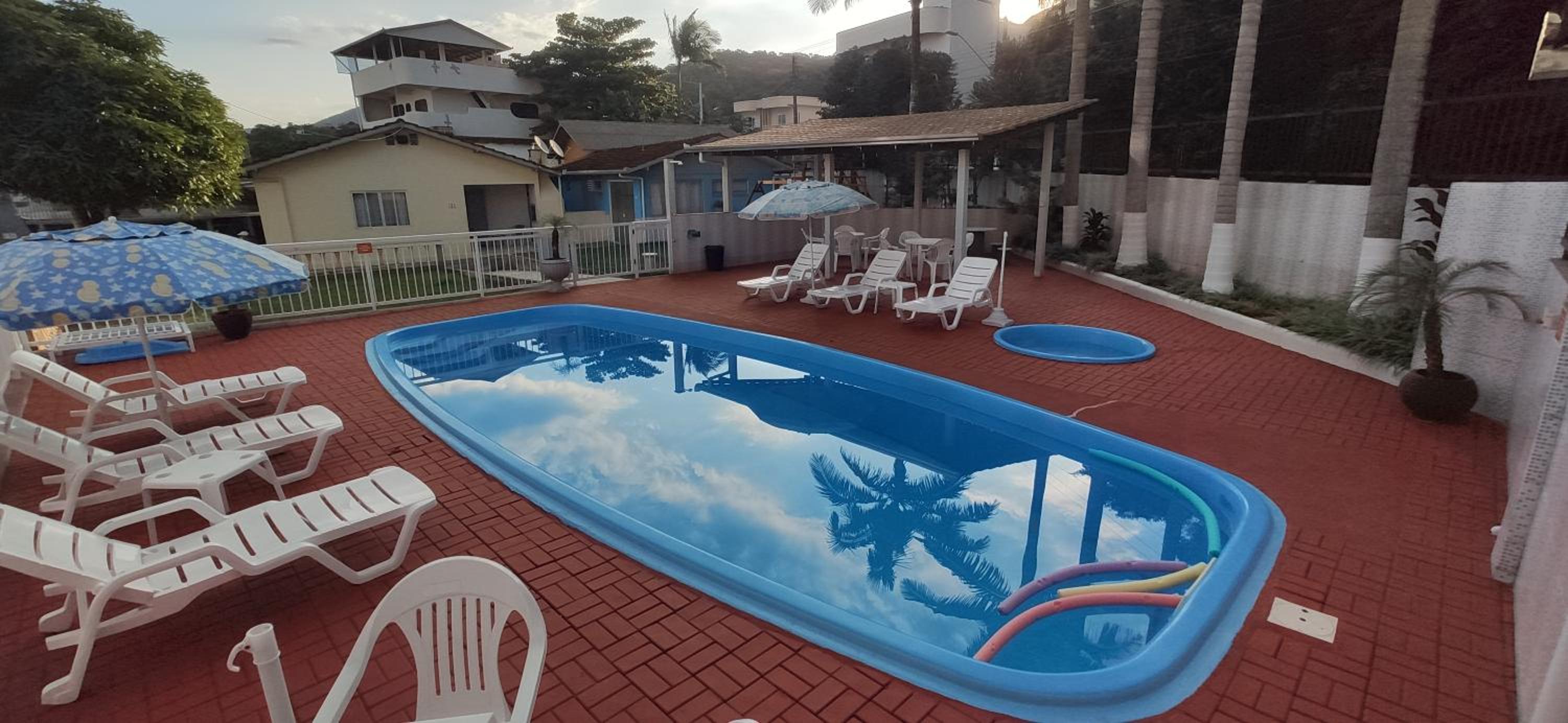 KIT 5 - Estúdio com churrasqueira piscina ar wifI vaga cozinha