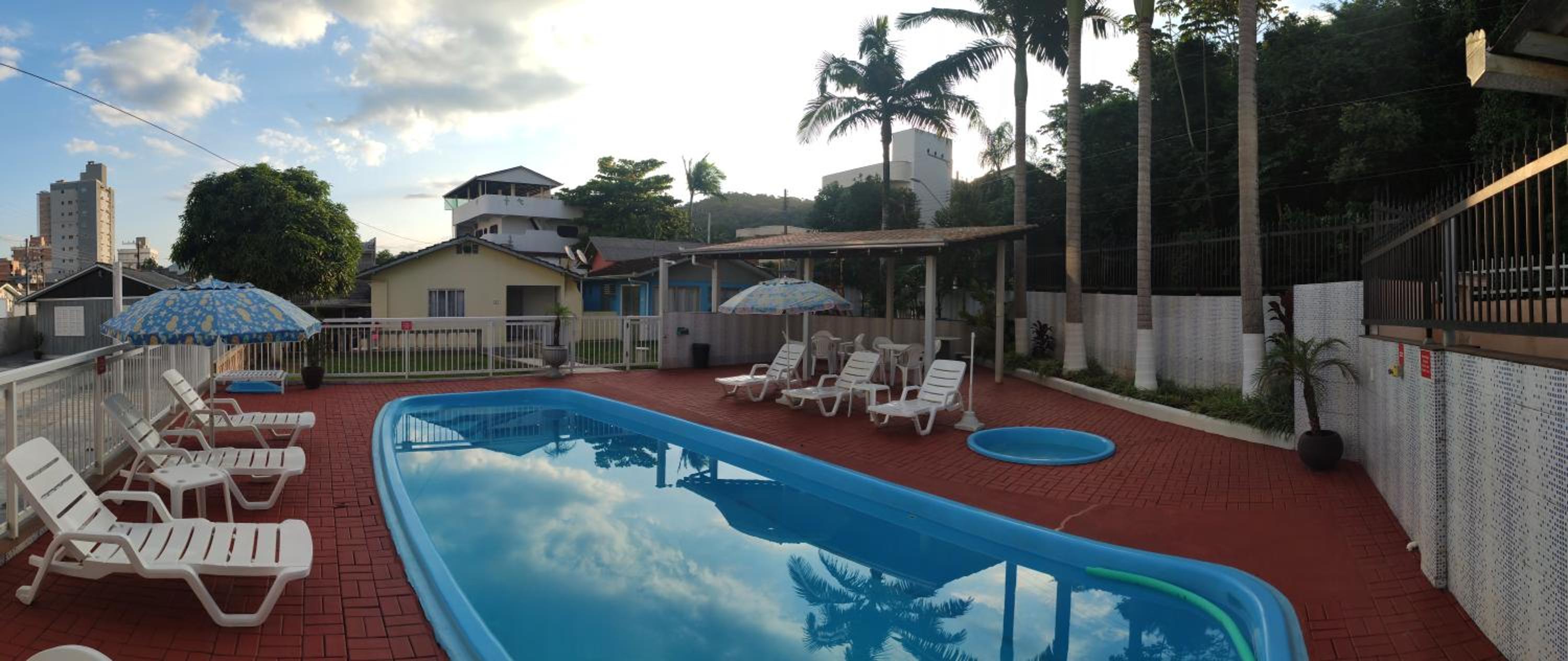 KIT 5 - Estúdio com churrasqueira piscina ar wifI vaga cozinha