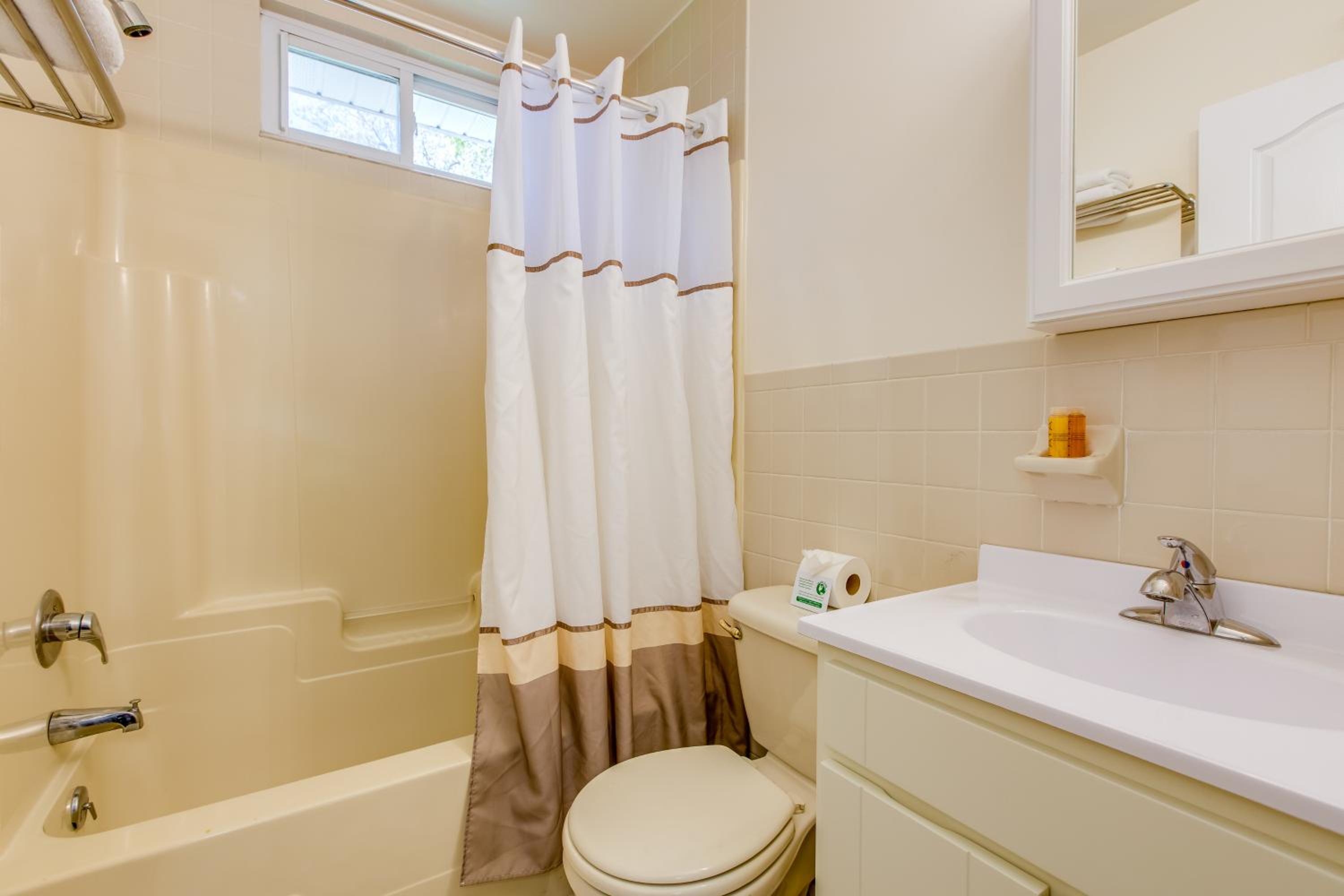 Colonial Shores Resort