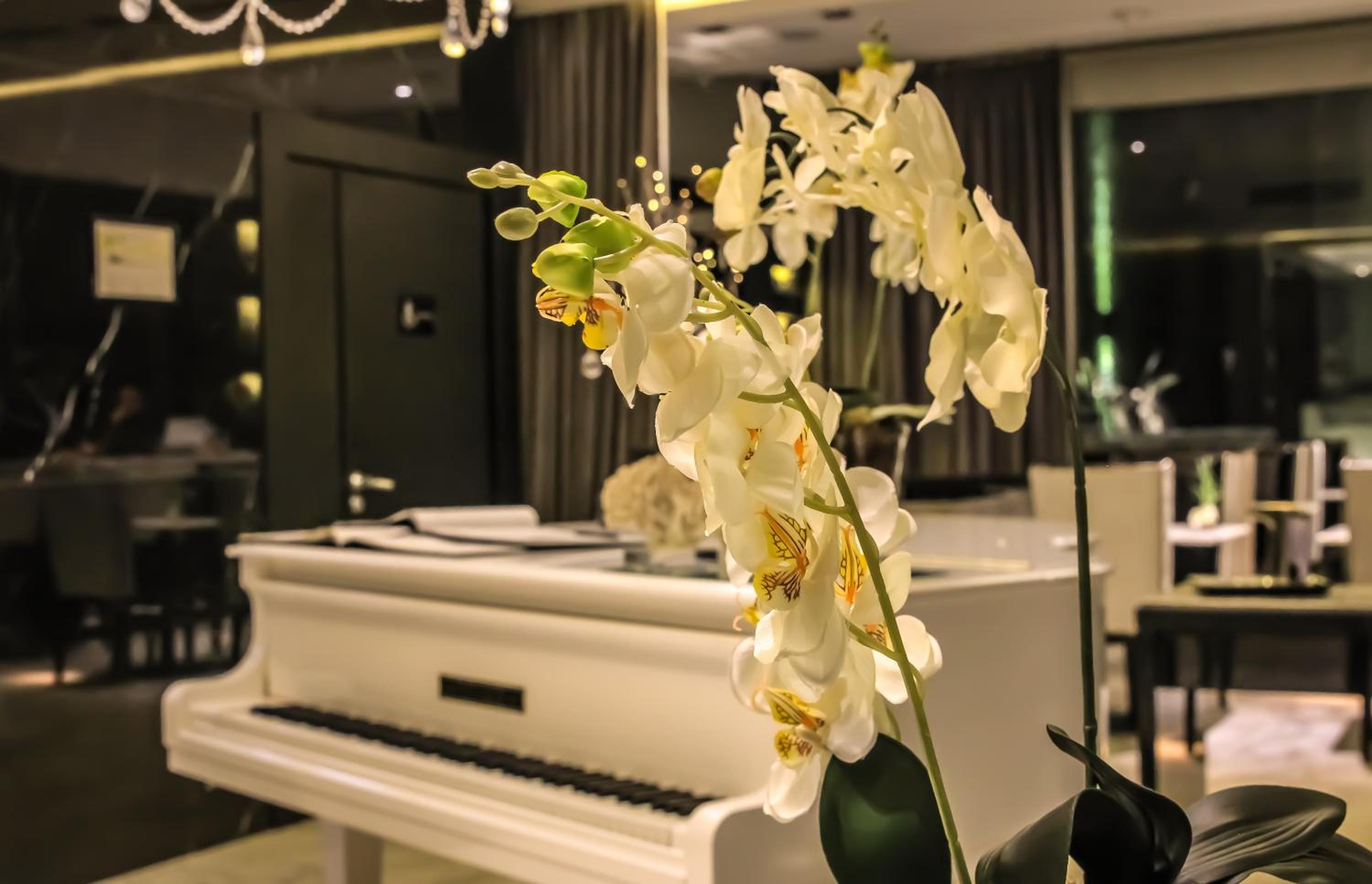 1828 Smart Hotel