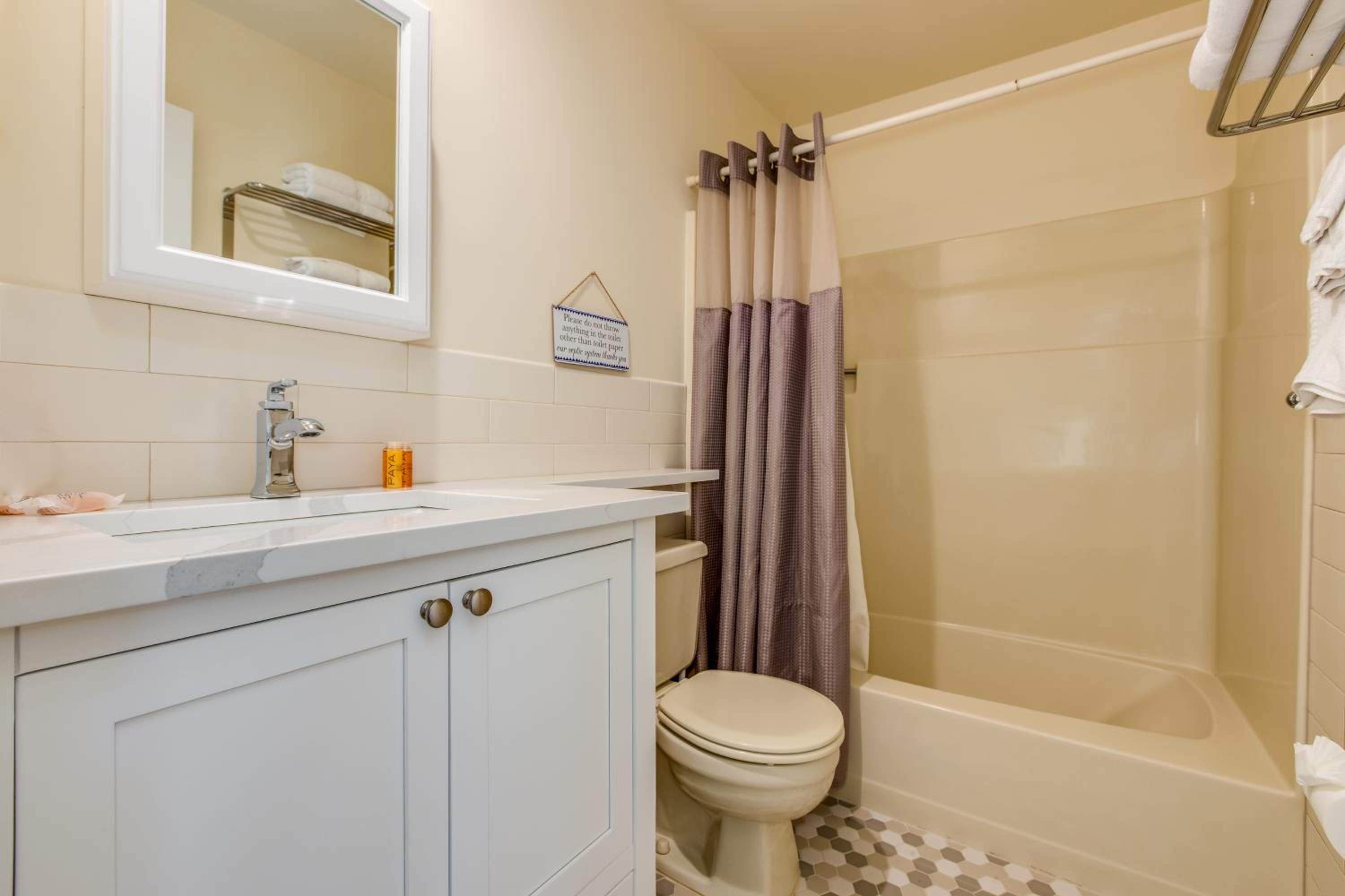 Colonial Shores Resort