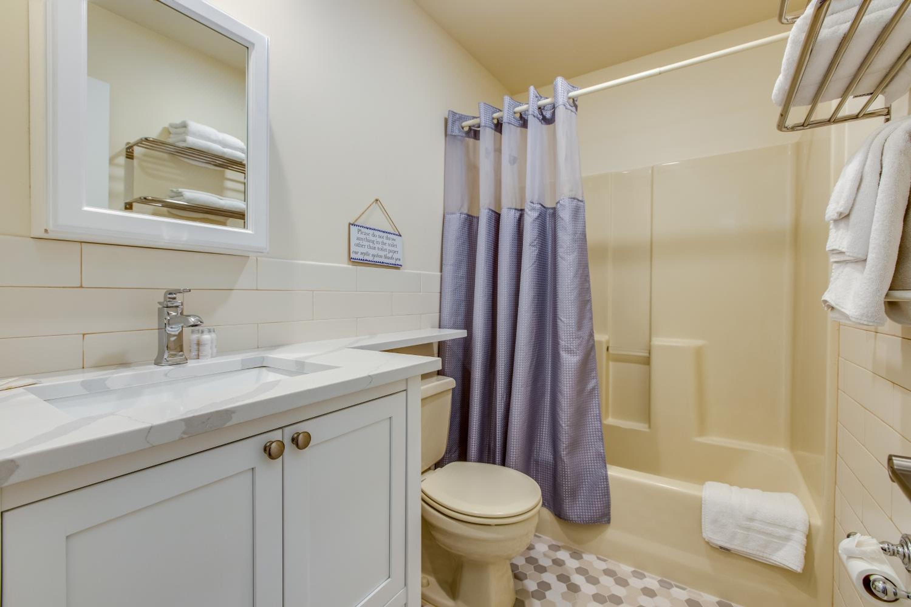 Colonial Shores Resort