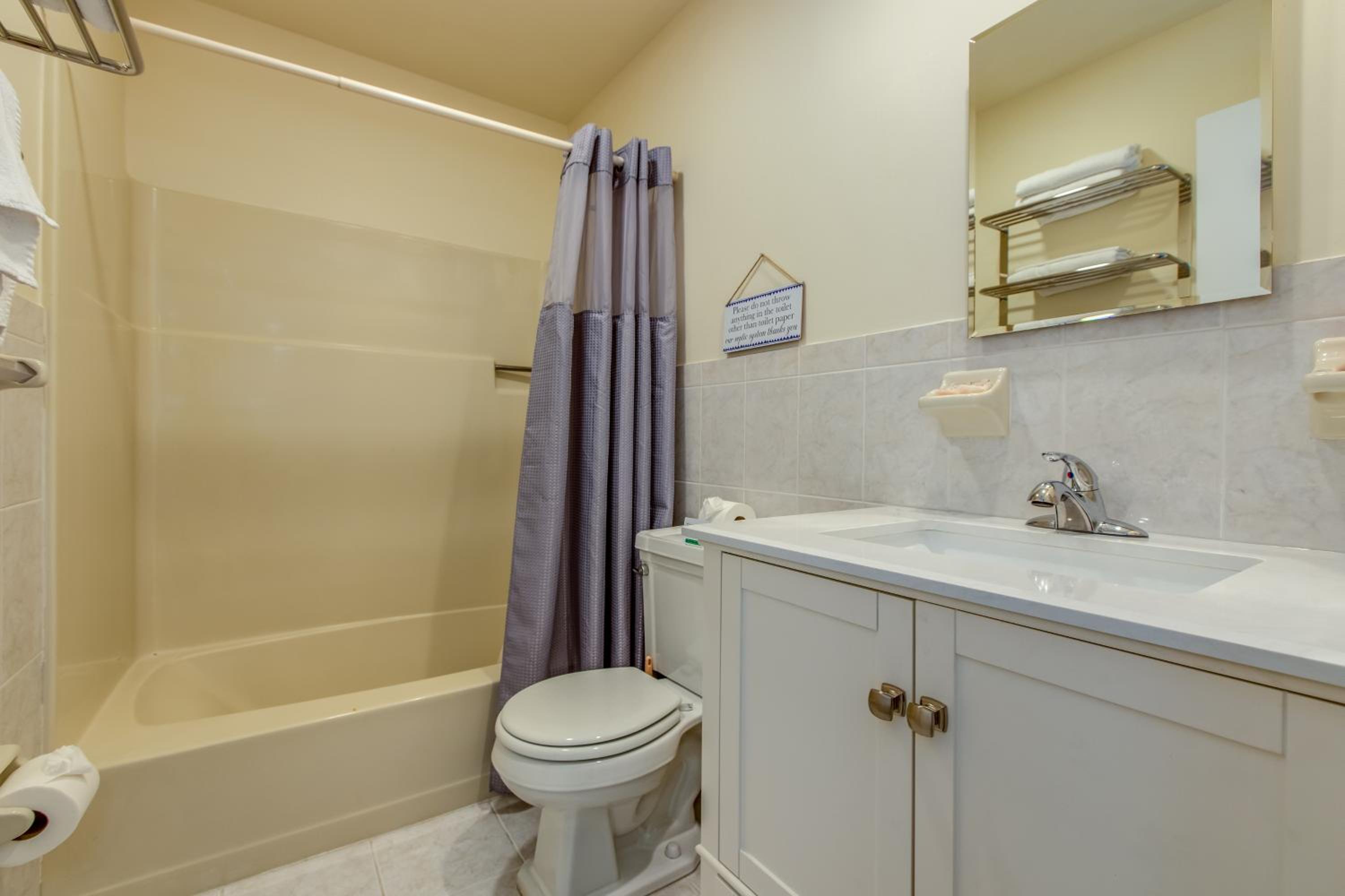 Colonial Shores Resort