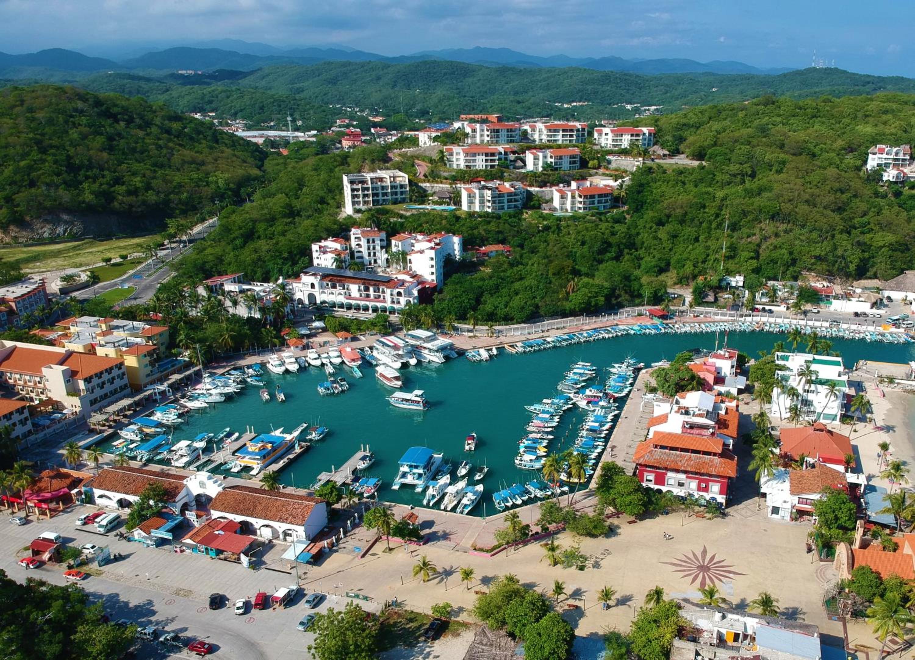Huatulco Vacations - Hotel Marina Resort  Beach Club - Property Image 2