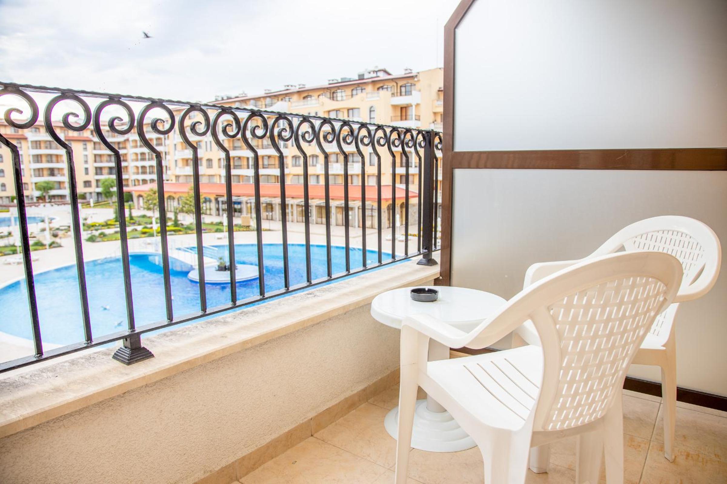 Sunny apartment in a complex with a POOL and GYM by Flаt Manаger view 4