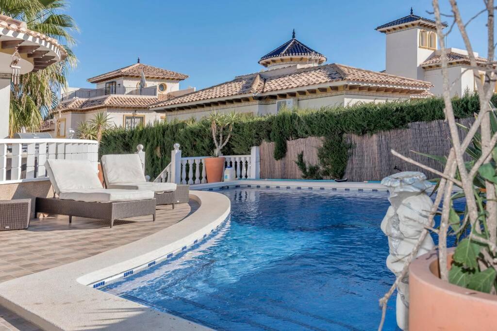 Stunning five bedroom Villa with fabulous swimming pool. photo 5