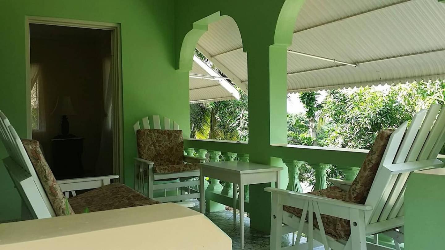 Rock Side Villa On the Beach view 4