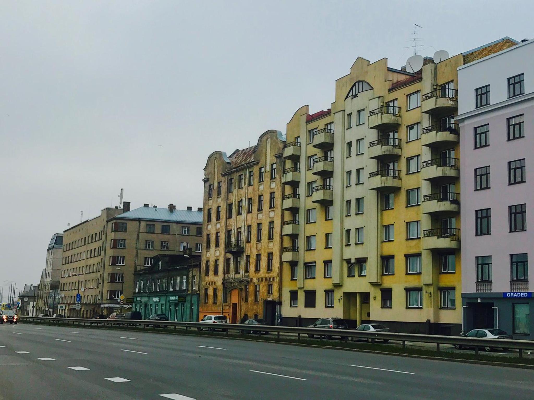 Riverside Promenade apartment S view 3
