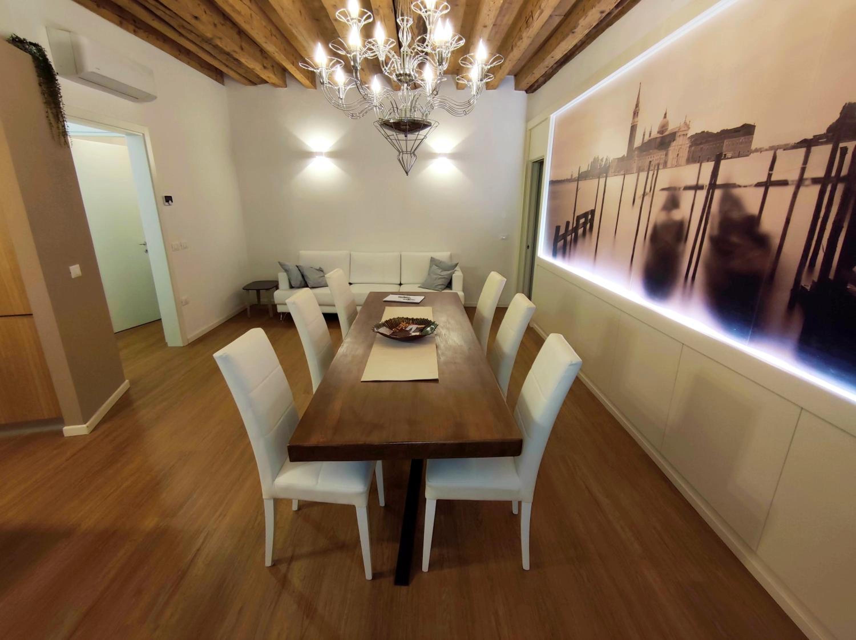 Deluxe 3 Bedroom Flat in Rialto