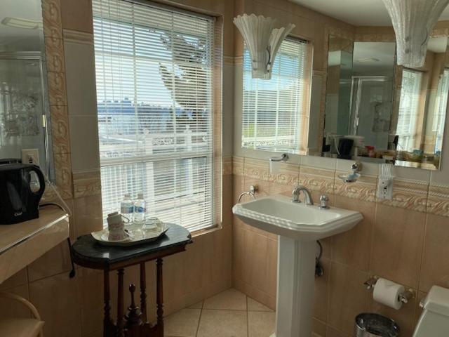 Ocean Breeze Executive Bed and Breakfast