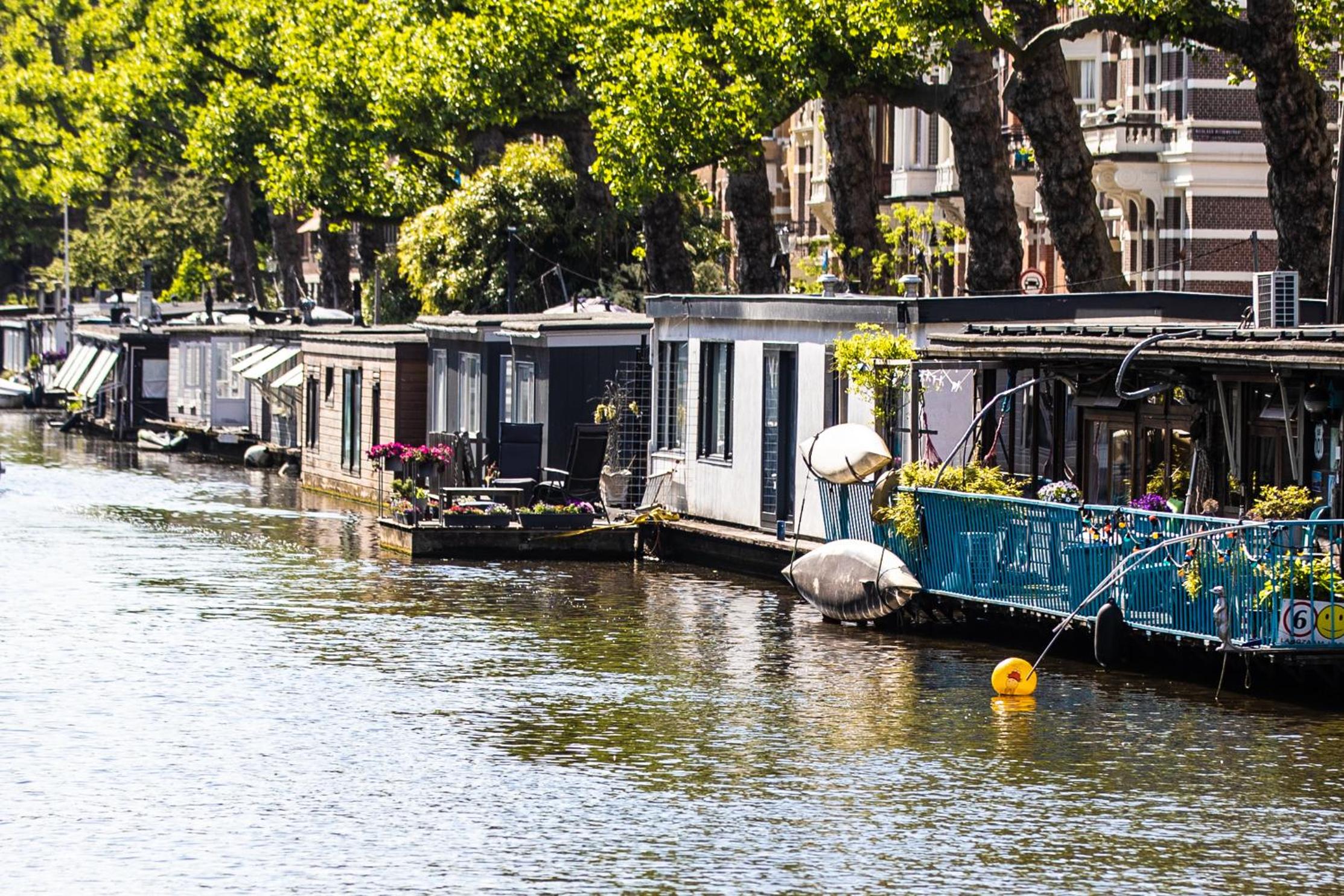 Amsterdam-Houseboat-Amstel