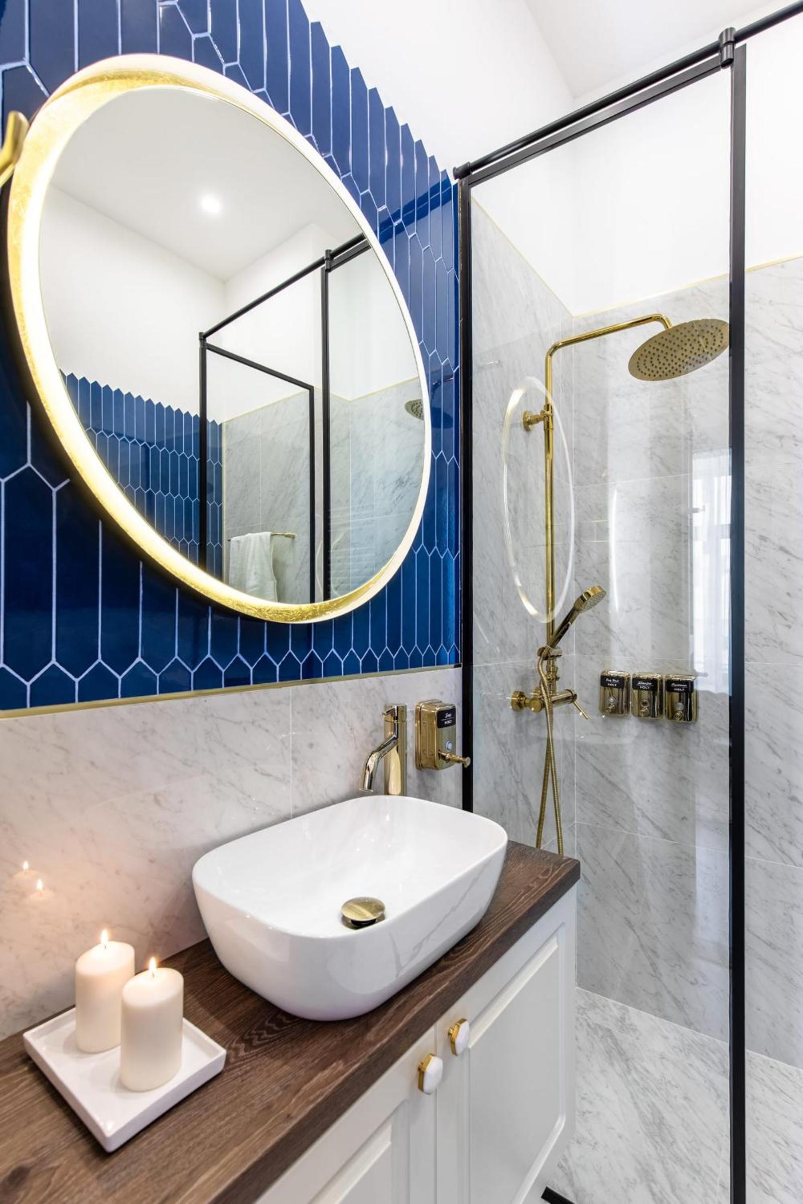 HOLT Old Town Suites