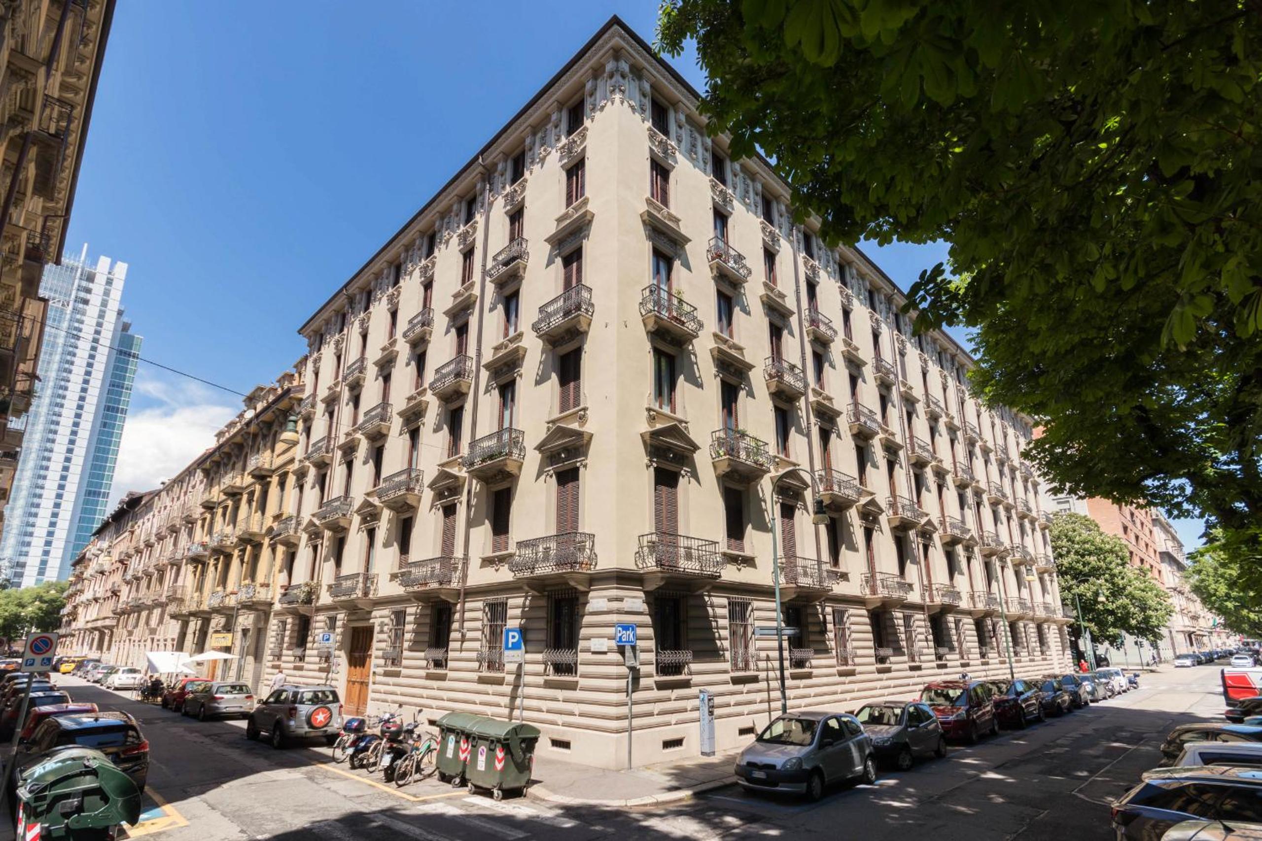 All'Ombra del Grattacielo by Wonderful Italy en Turin