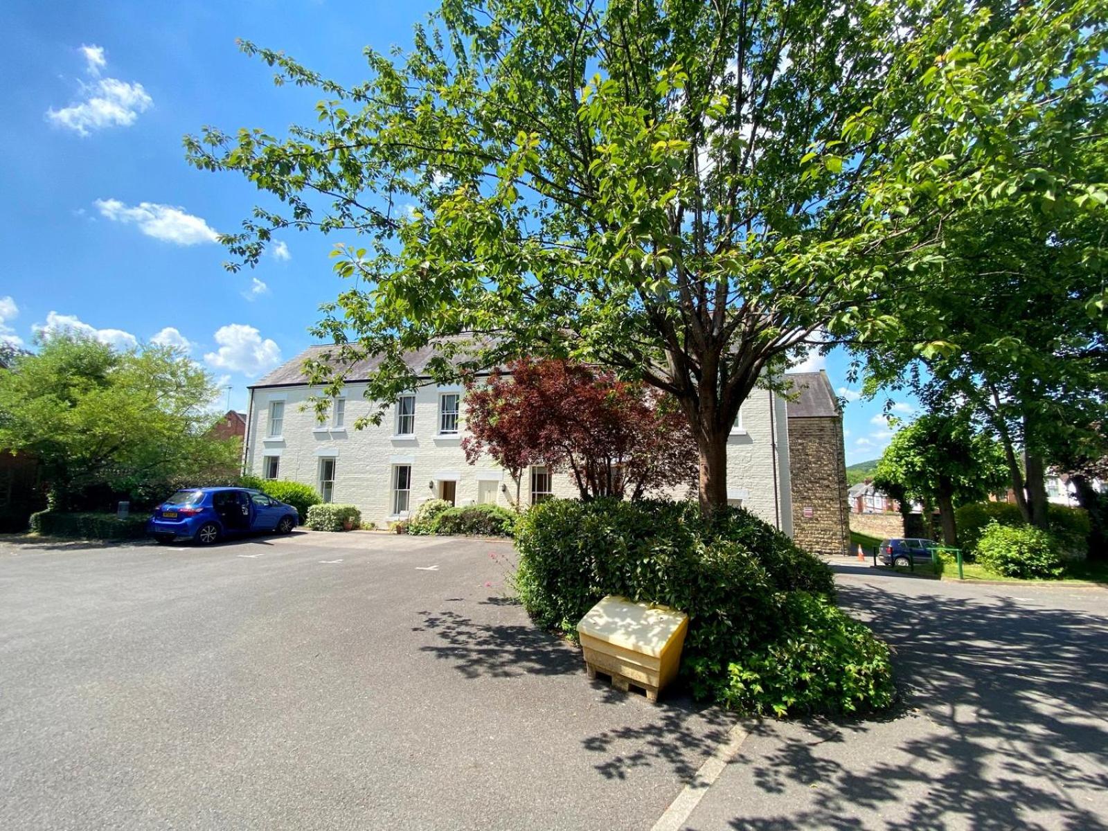 Fabulous 2 bed Historic Ground floor apartment Belper with free car parking next to property