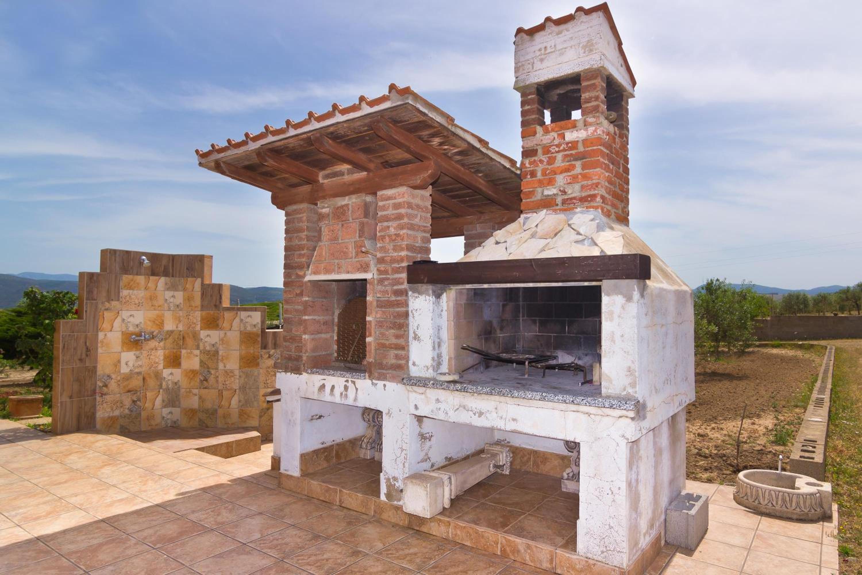 outdoor kitchen