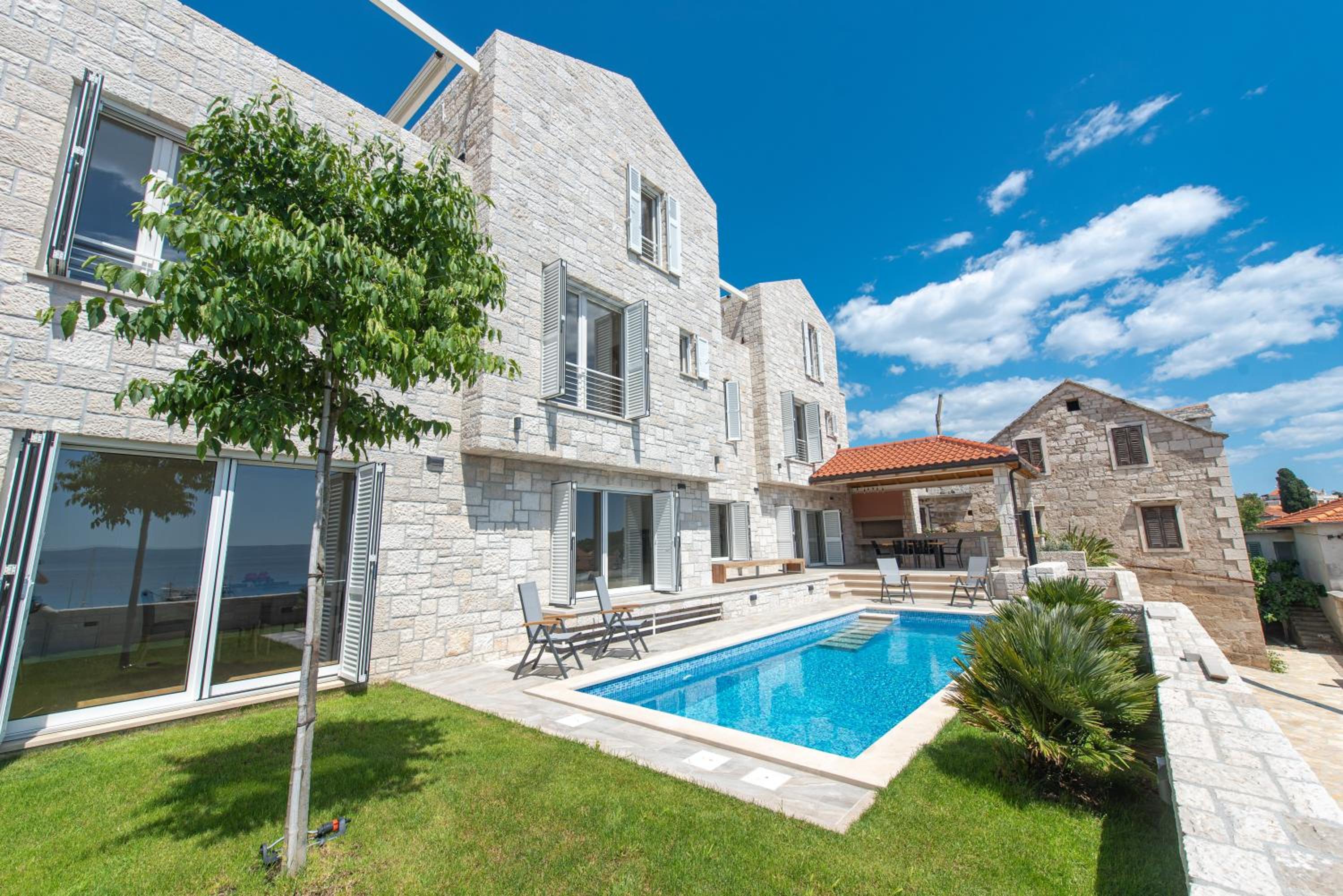 NEW Luxurious Villa Tinka - Sumartin view 3