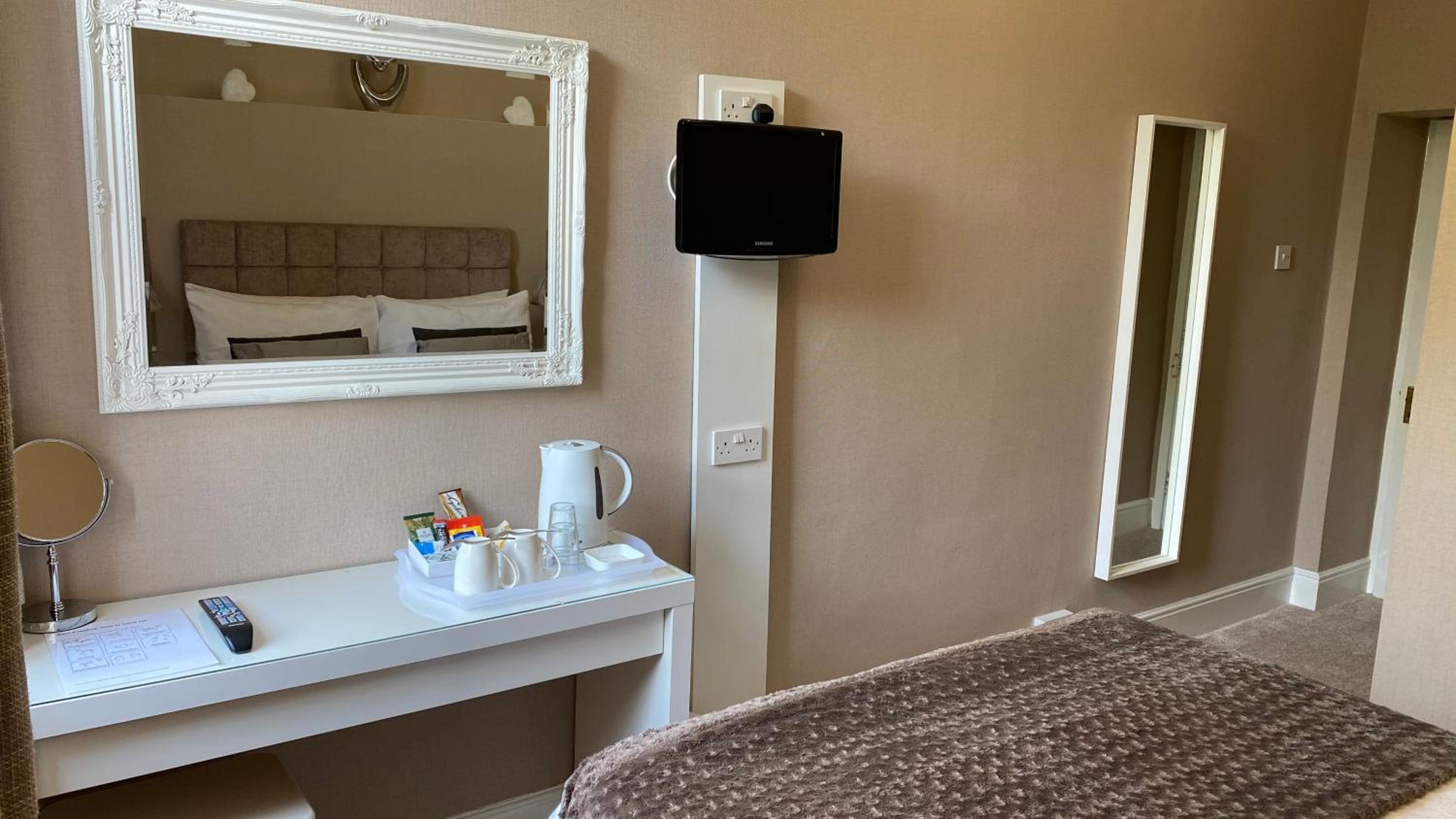 Bridge Farm Hotel