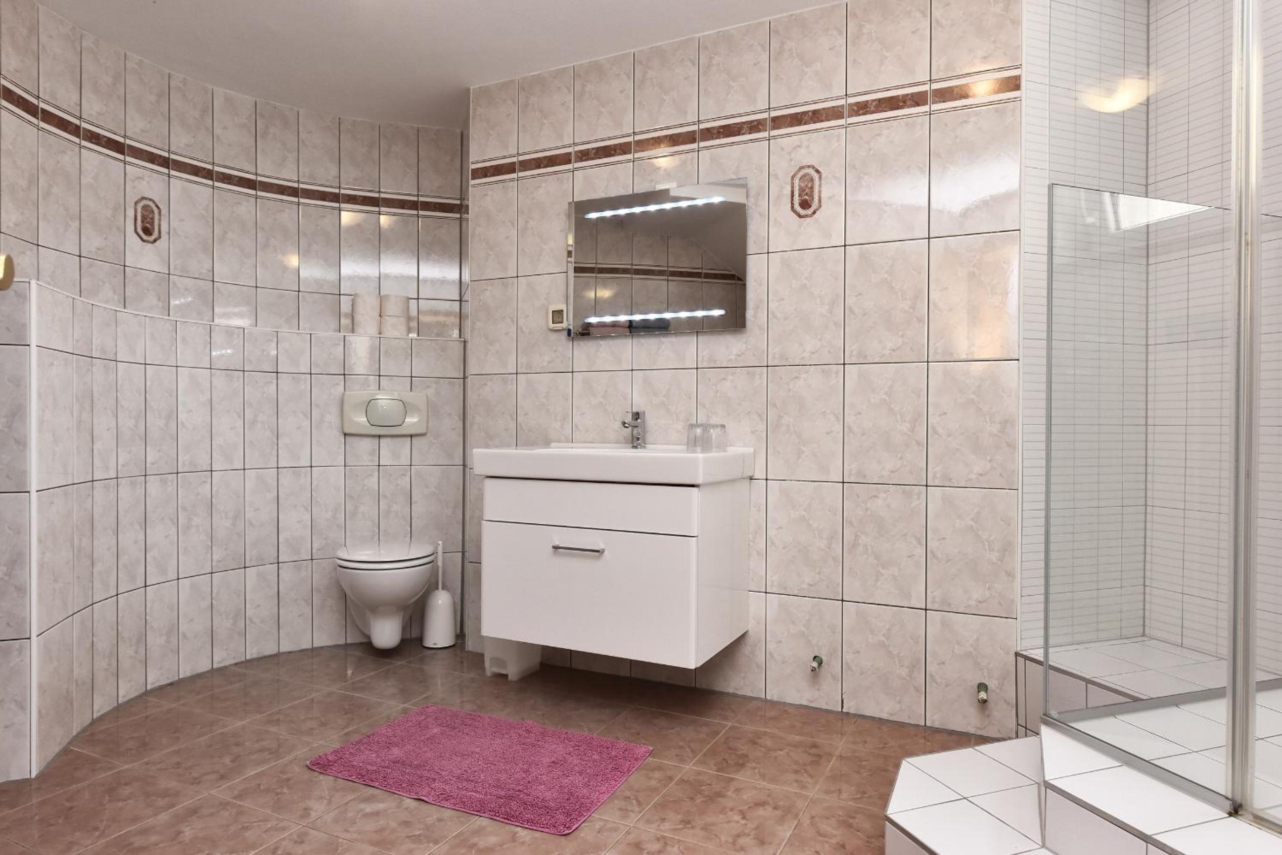 Tomic Apartments - Property Image 8