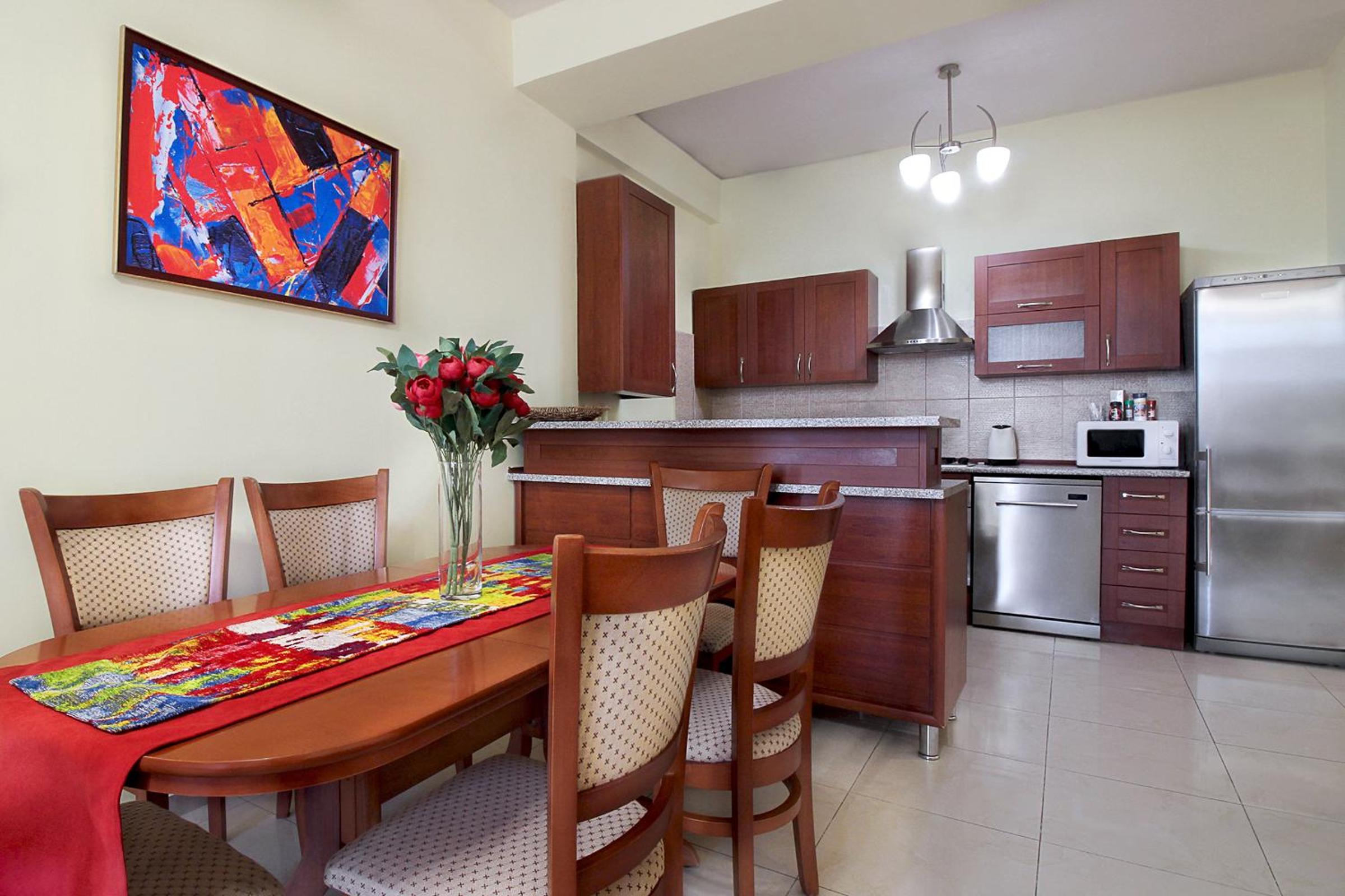 3 Bedroom Apartment in Homey Residence