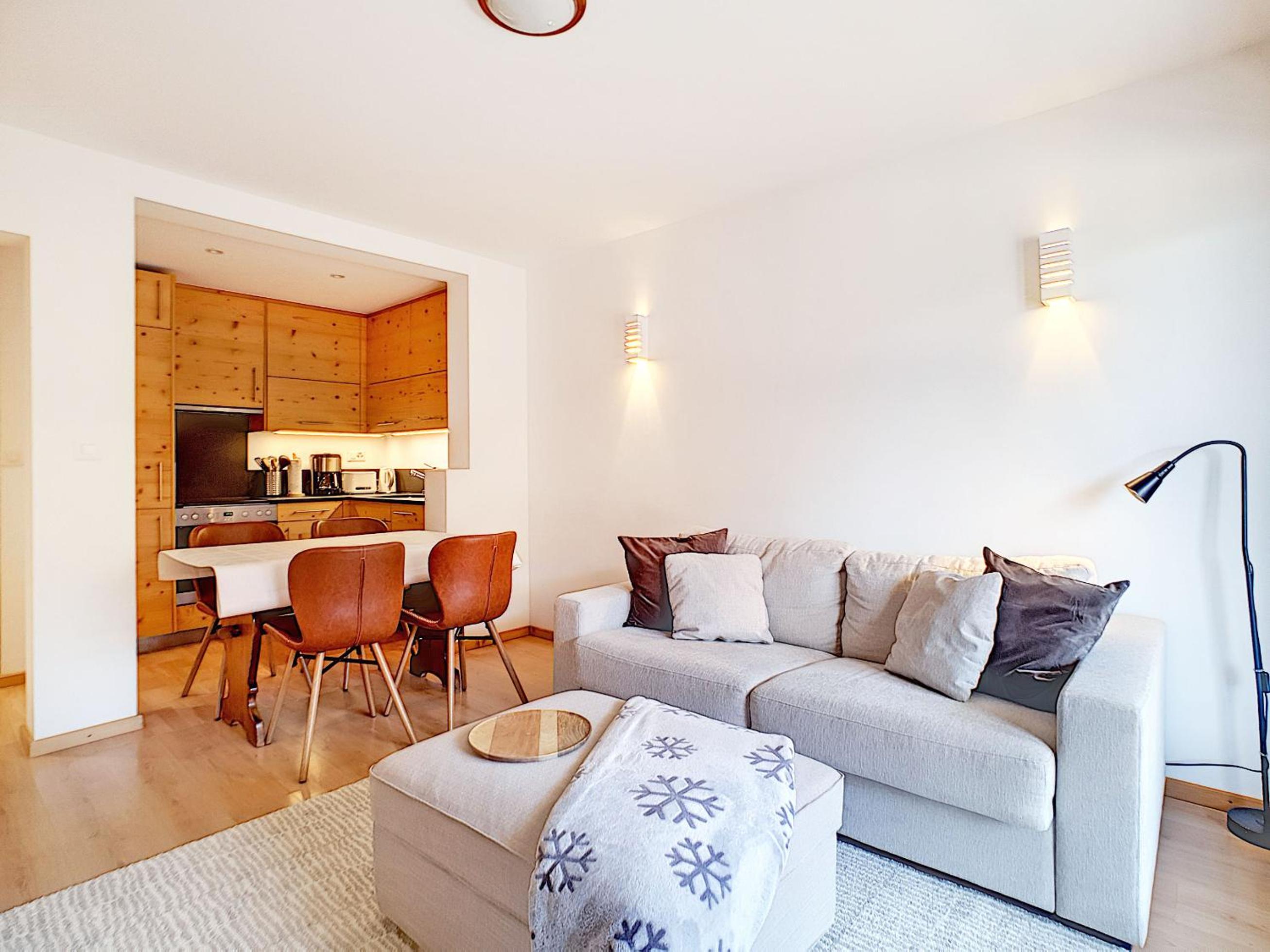 Hotel Square Poste 237 - Image 1