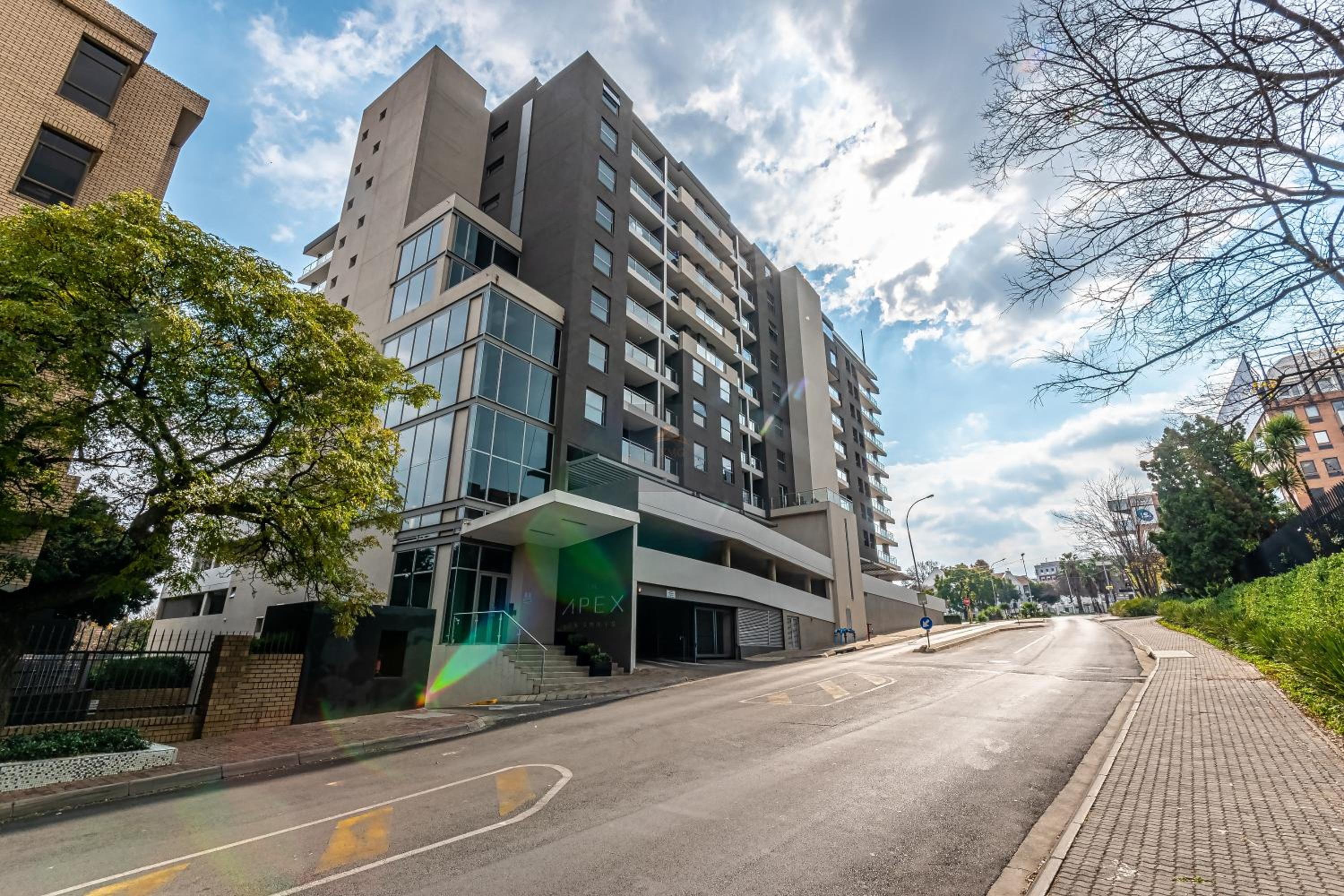 KMG Apartments at The Apex