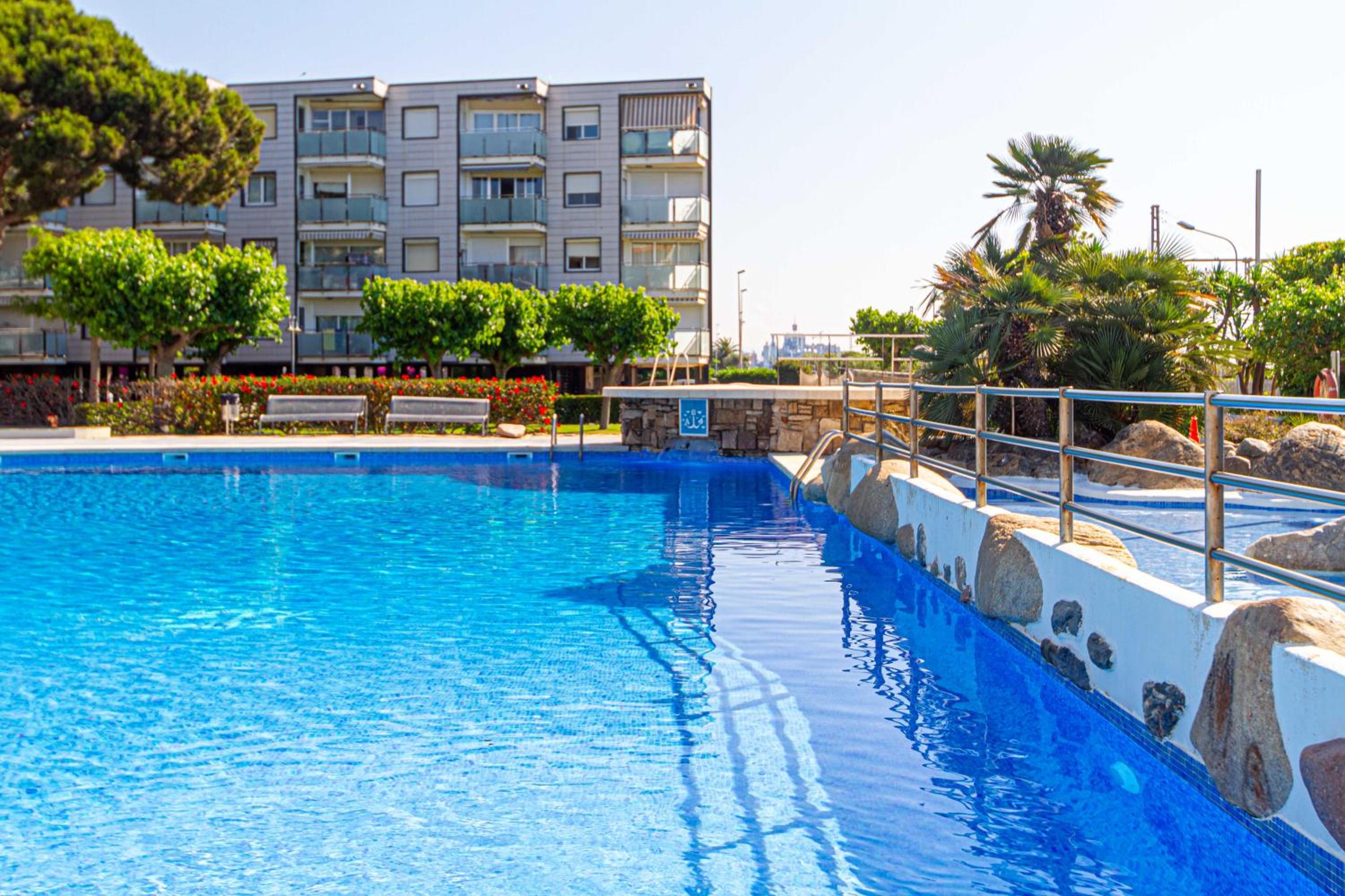 Residencial Costamar next Bcn, 50m beach with swimming pool view 4
