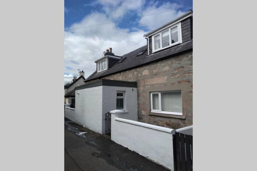 Shadow's Cottage situated in Fishertown, Nairn., photo 35