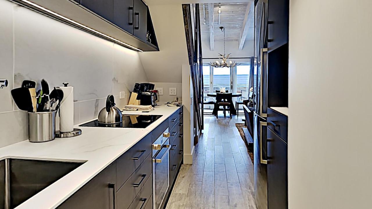 Timberline Condominiums Studio Loft Premier Unit 304 - Property Image 3