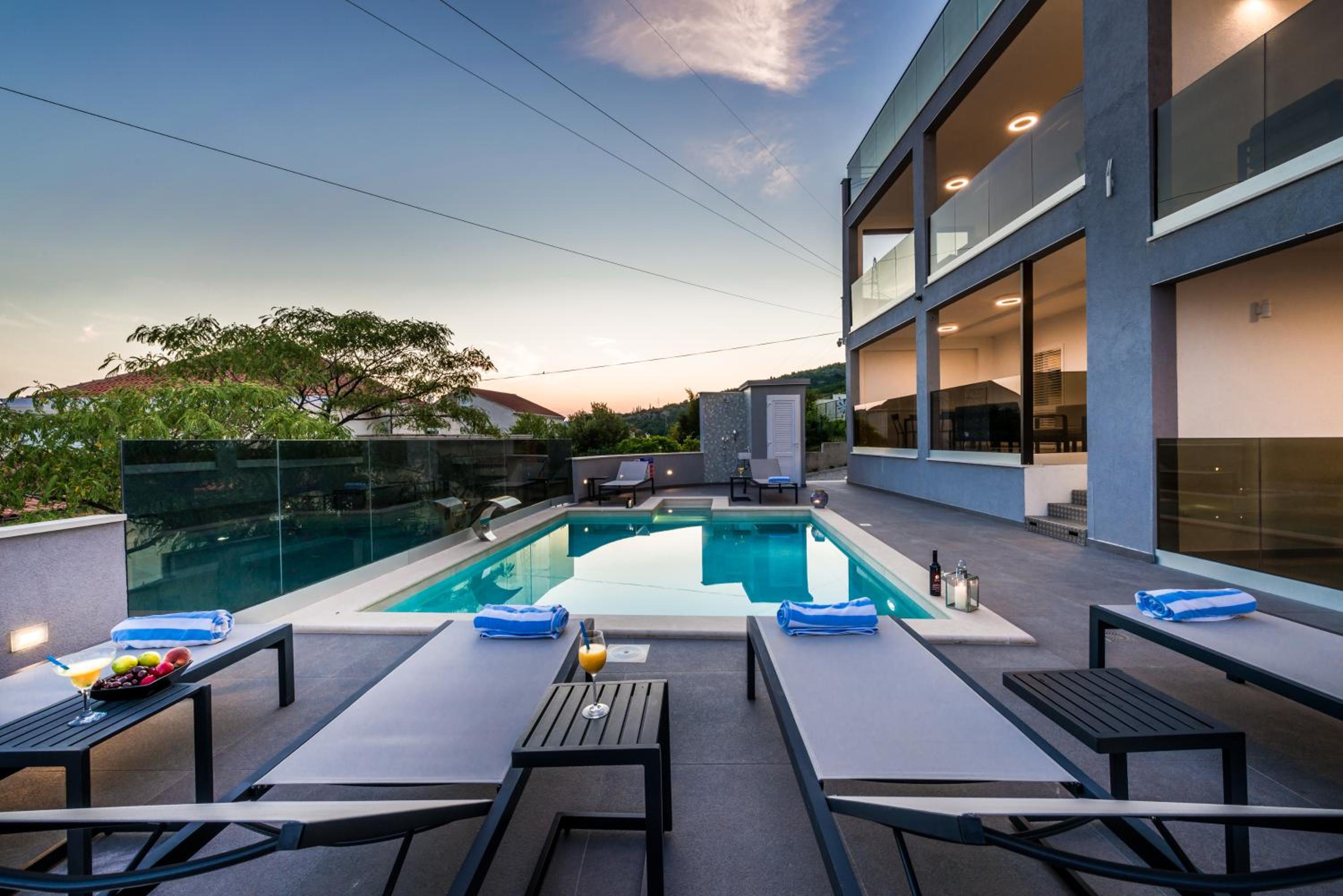 Apartments Villa Poco Loco view 5