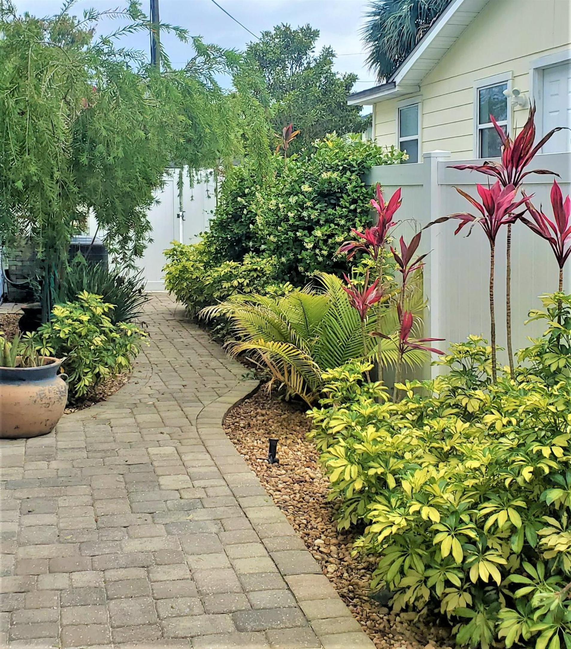 Seventh Seas half mile to the beach pet friendly Near to the Mayo Clinic - UNF - TPC Sawgrass - Convention Center - Shopping Malls - Under 3 Hours from DIS view 2