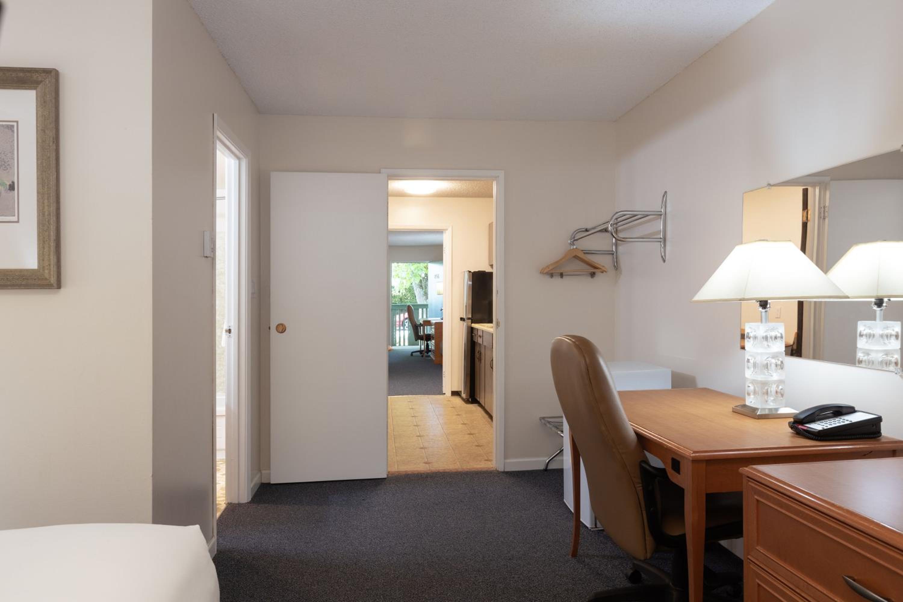 Robin Hood Inn and Suites