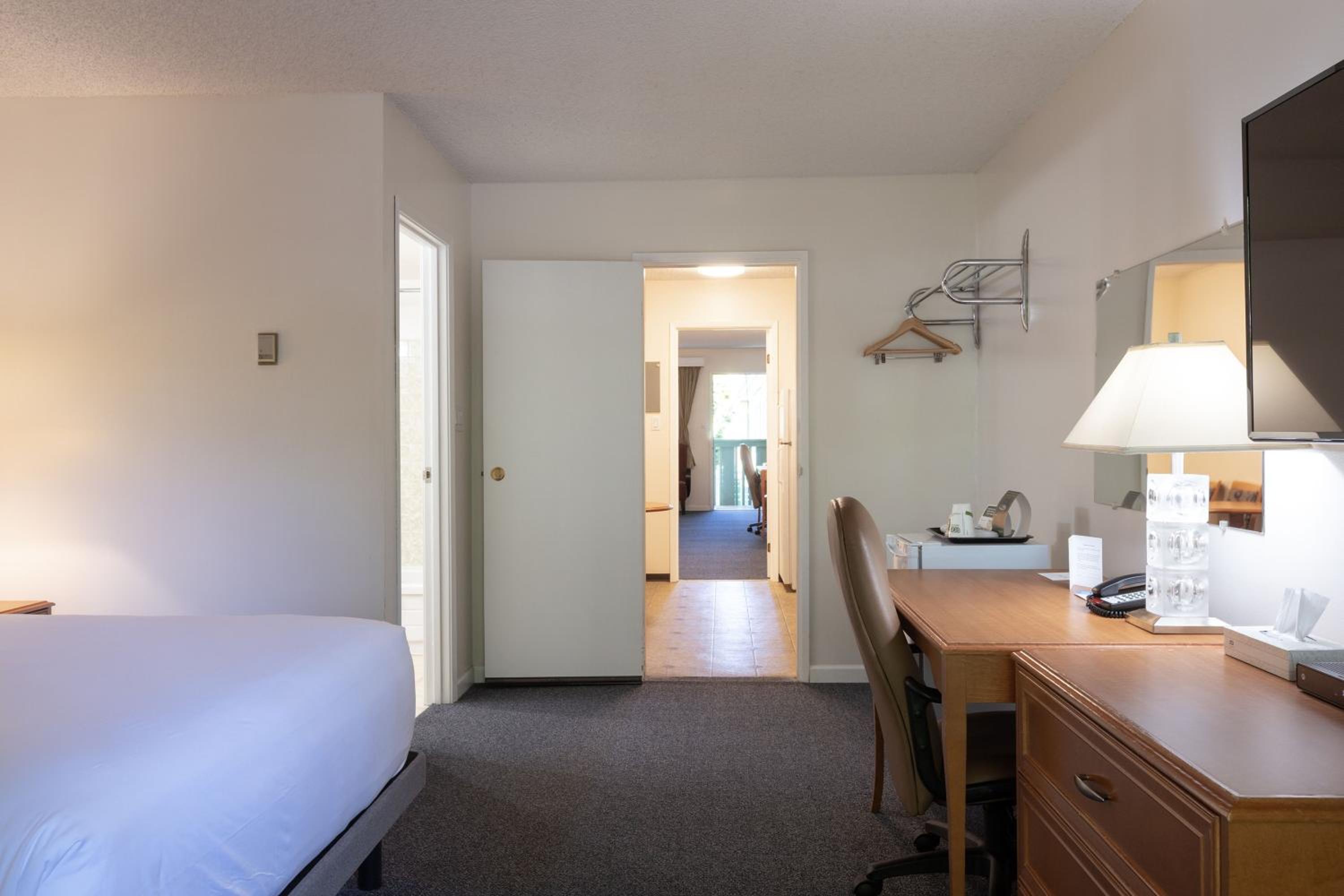 Robin Hood Inn and Suites