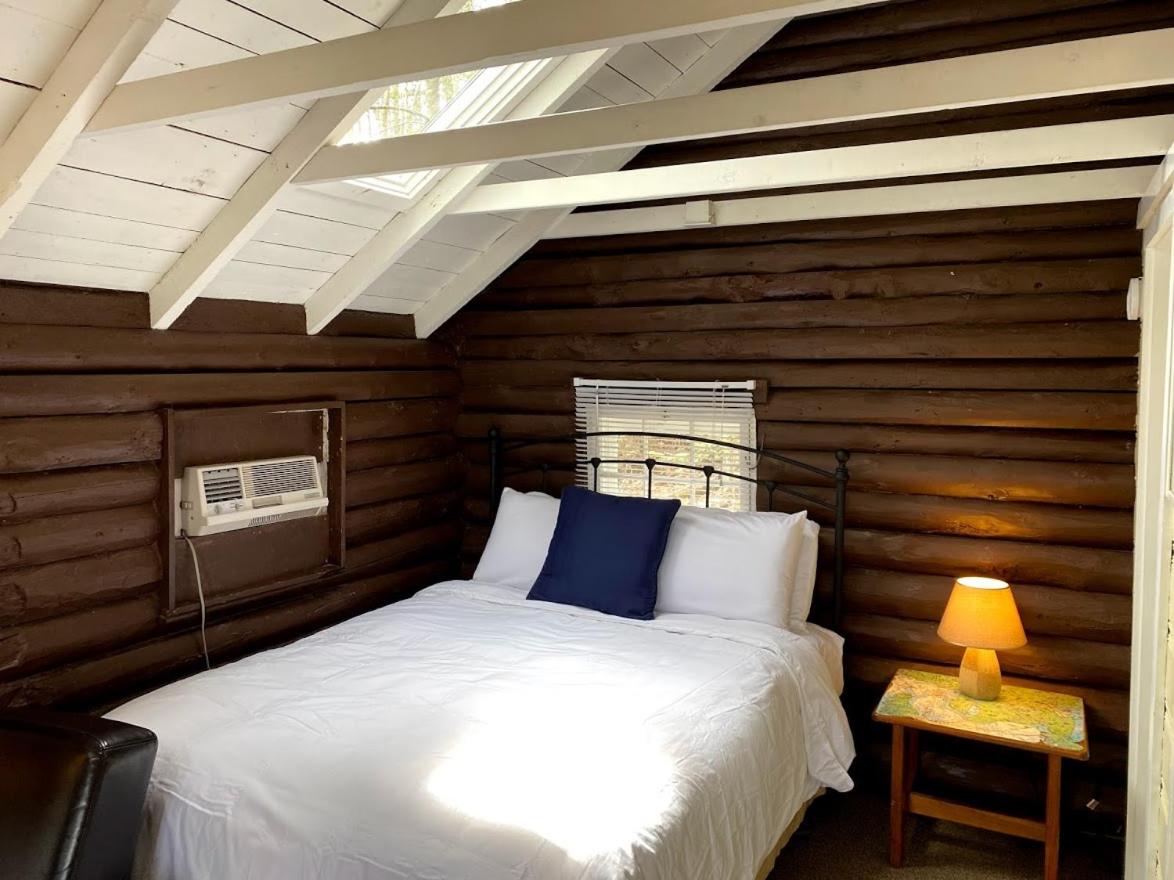 Pine Grove Cottages