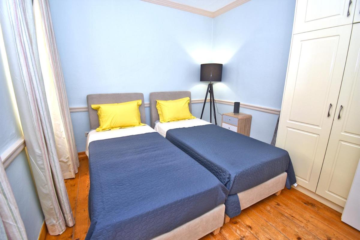 Roses Apartment in Corfu City Centre view 3