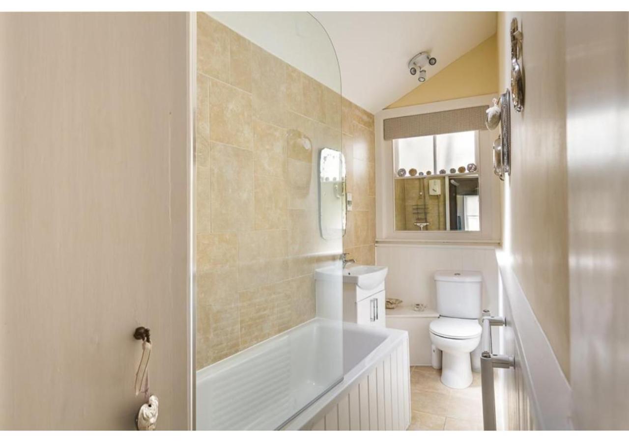 The Old Post Office - Parking Available - 75 meters Estuary view 4