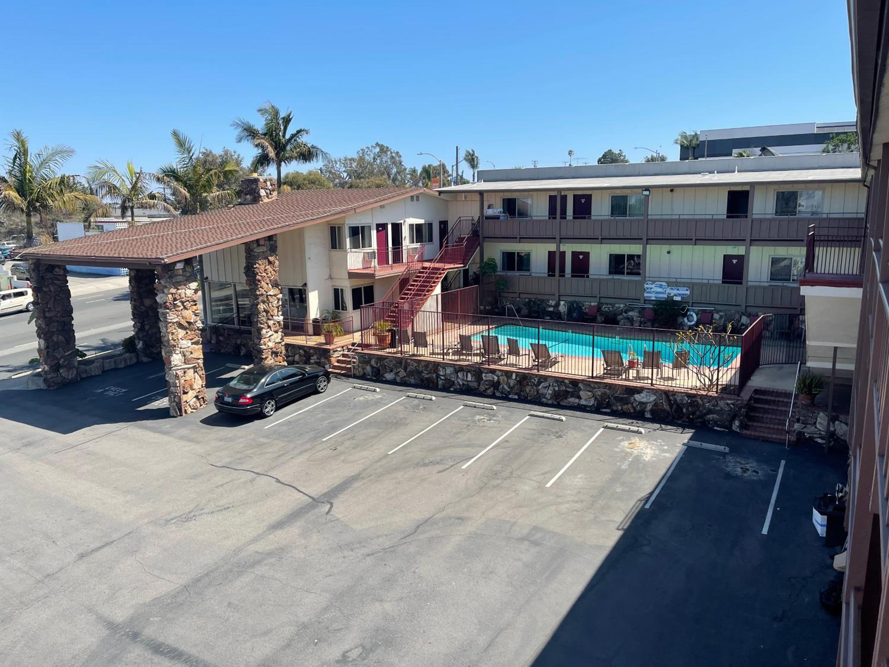 Seahorse Inn Manhattan Beach - LAX view 4