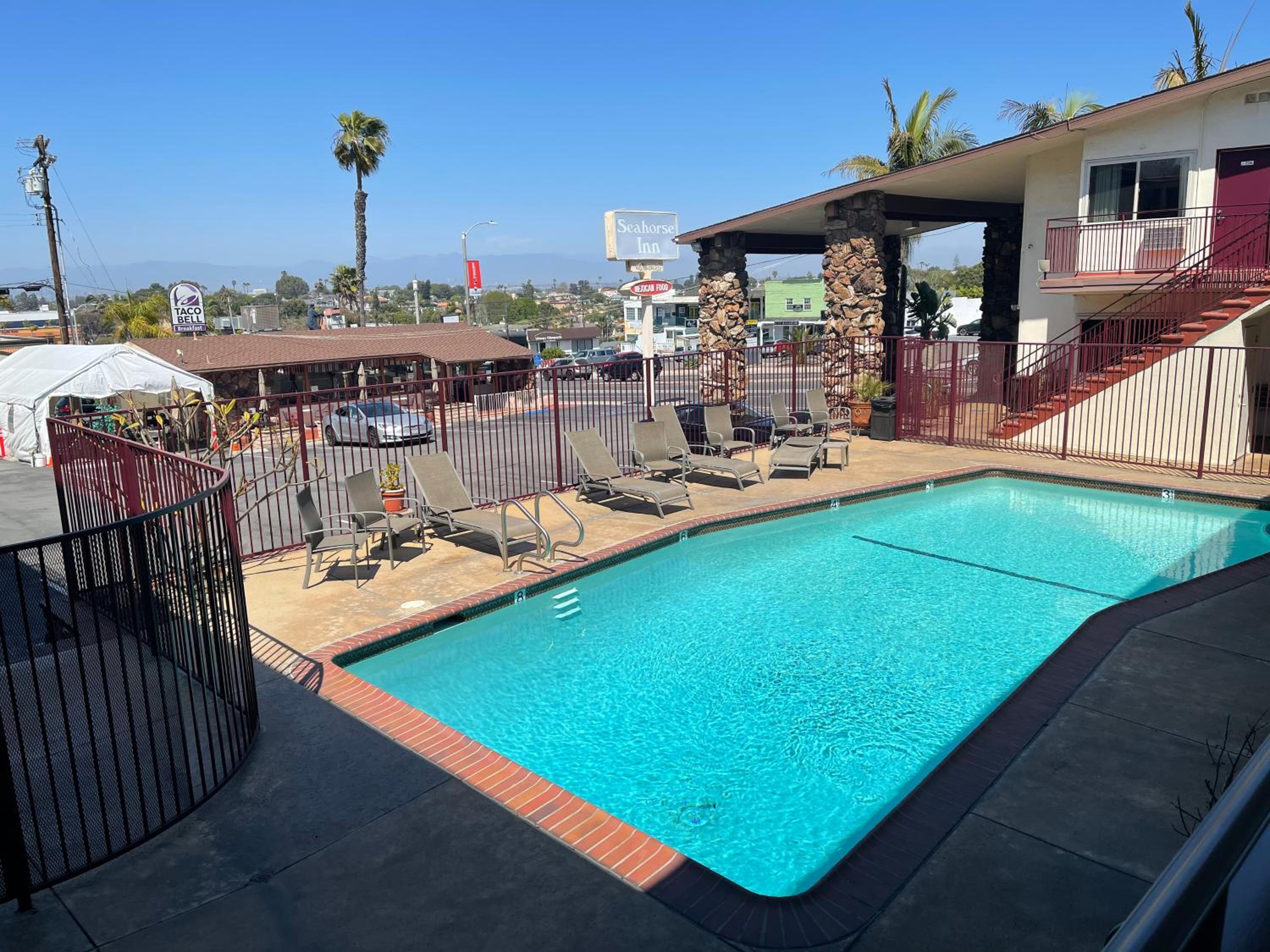 Seahorse Inn Manhattan Beach - LAX view 5