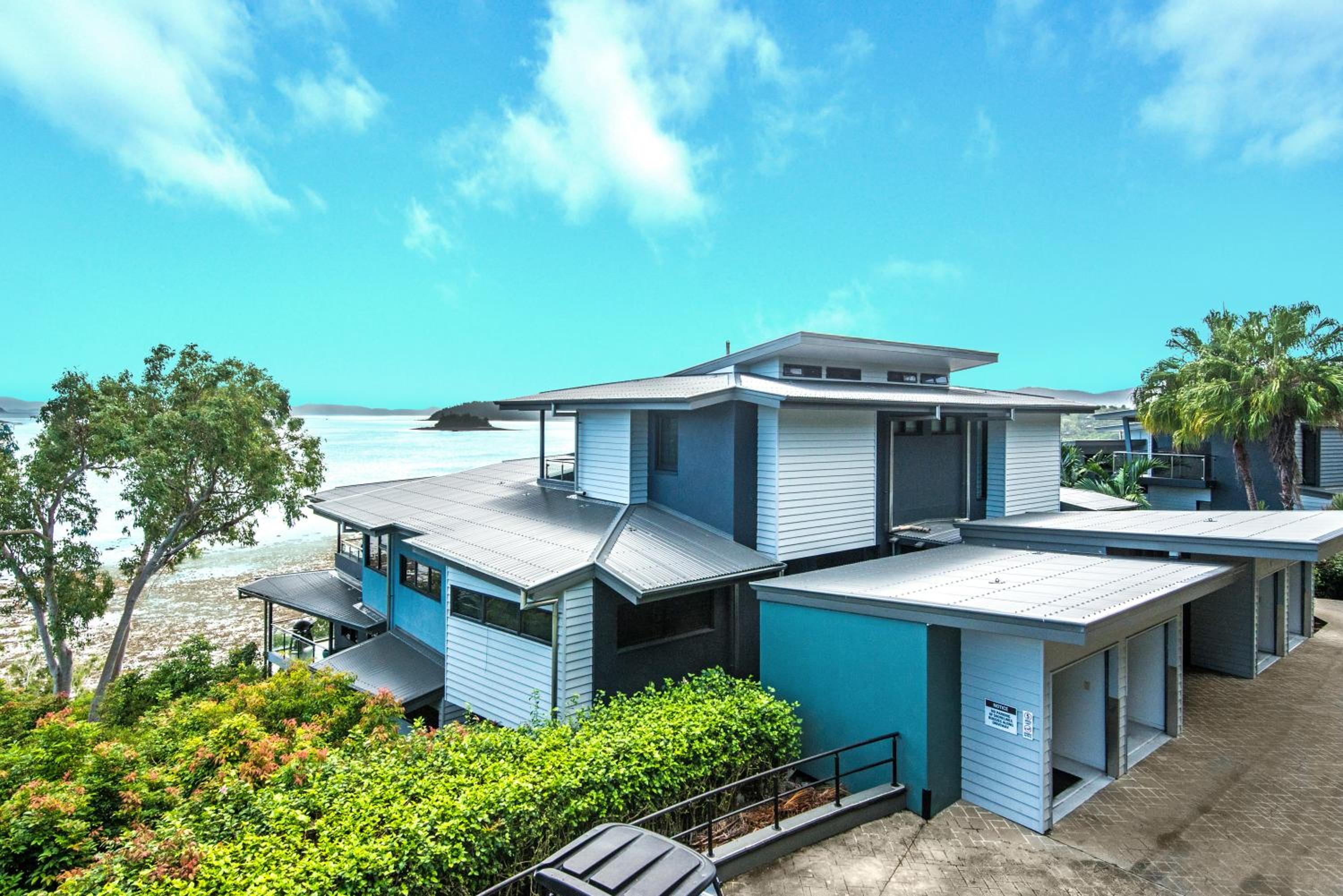 Hotel Edge 5 Oceanfront 3-Bedroom Apartment - Featuring an Infinity Pool, Spa Bath, Buggy and Valet Service - Image 1