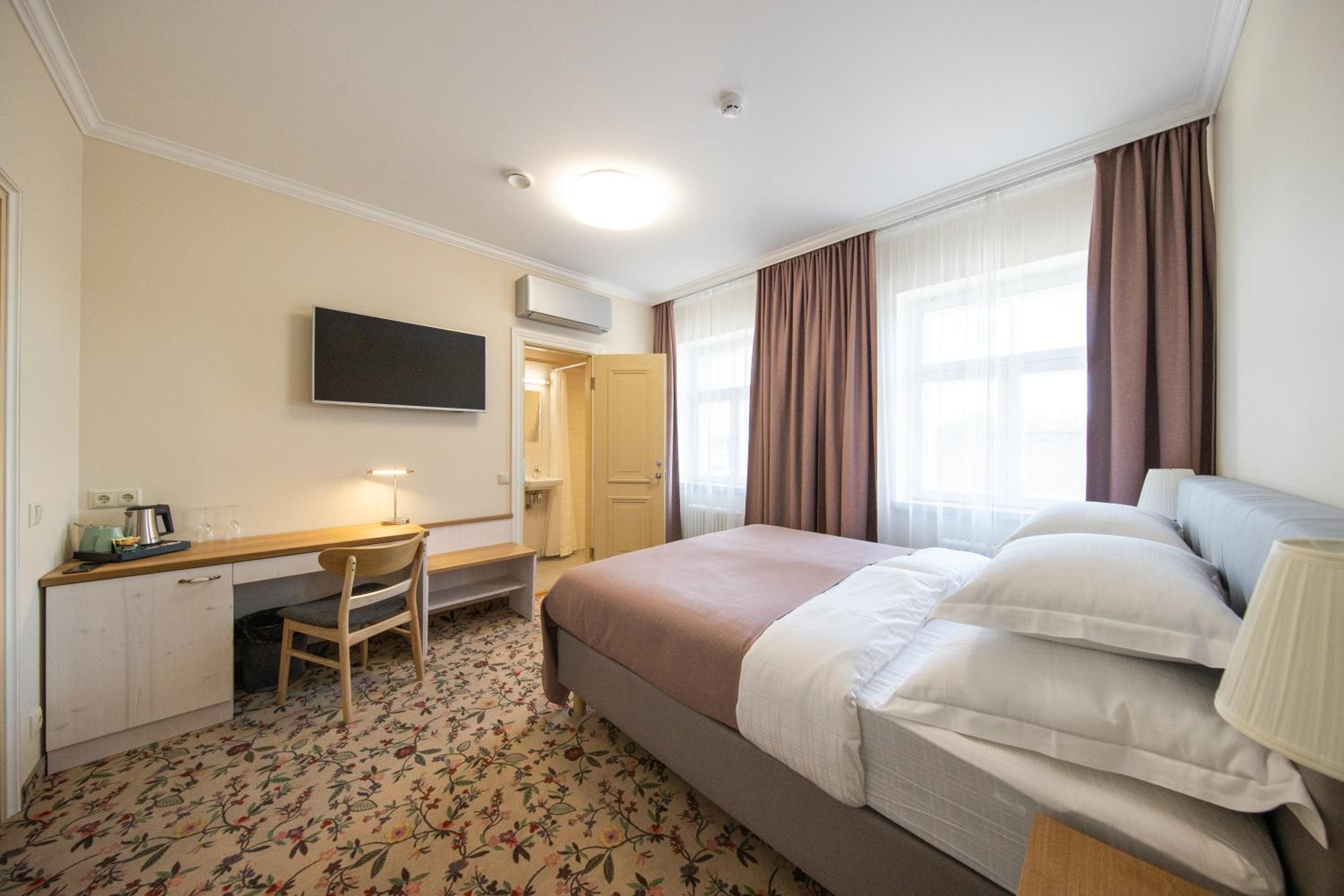 Photo 6