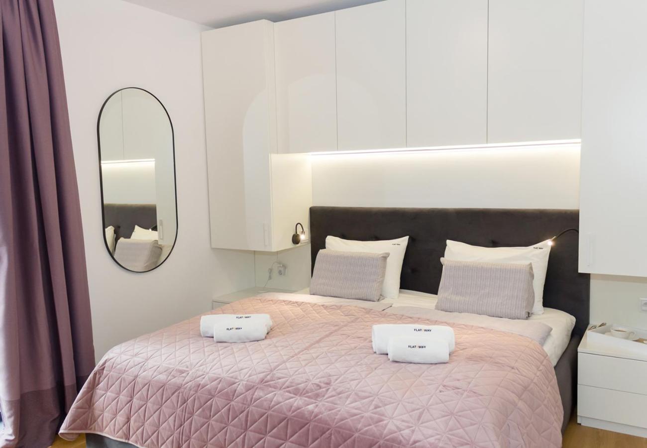 Sea&City Deluxe Apartment - Top Center Varna by Flat Mаnager