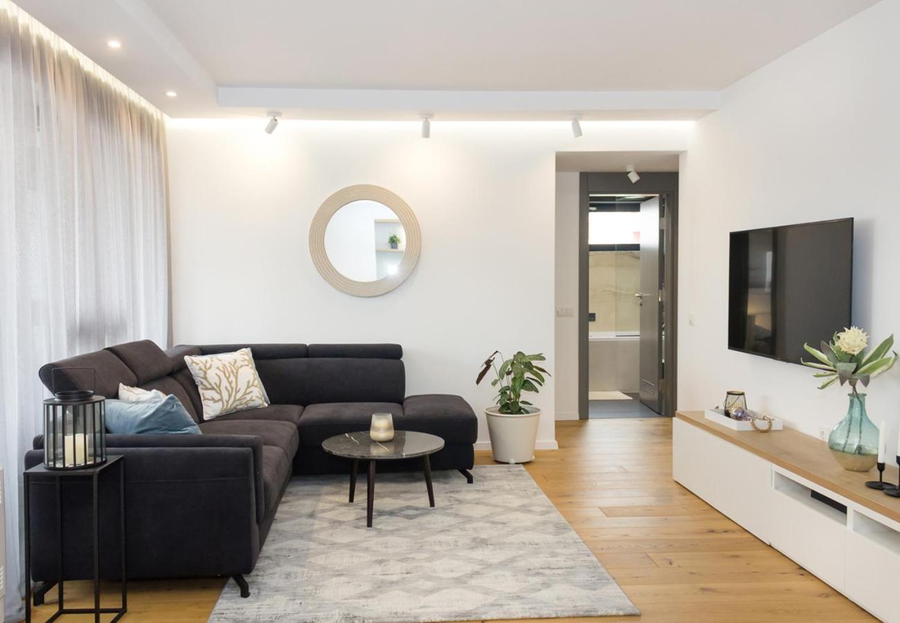 Sea&City Deluxe Apartment - Top Center Varna by Flat Mаnager